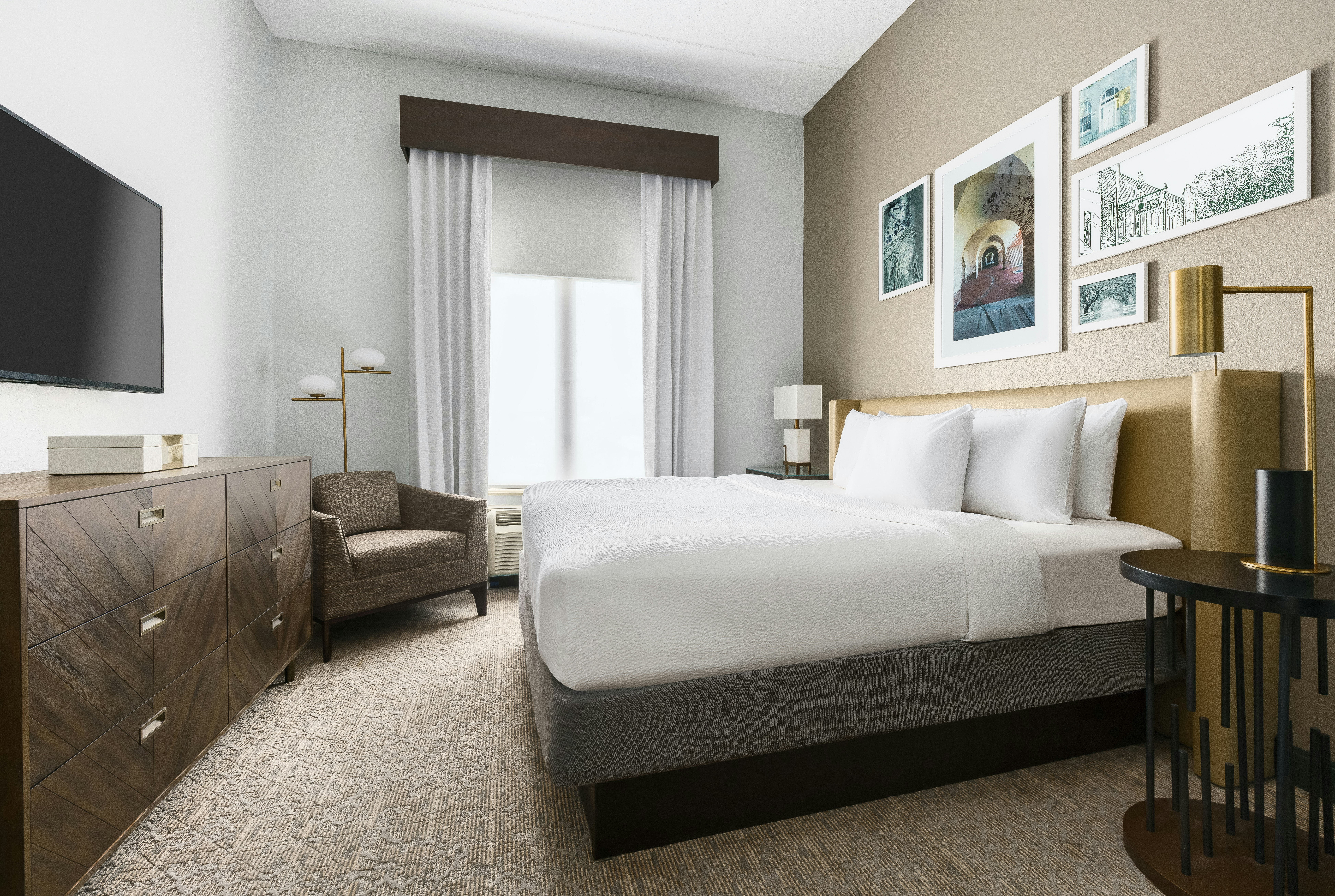 1 KING 1 BEDROOM SUITE