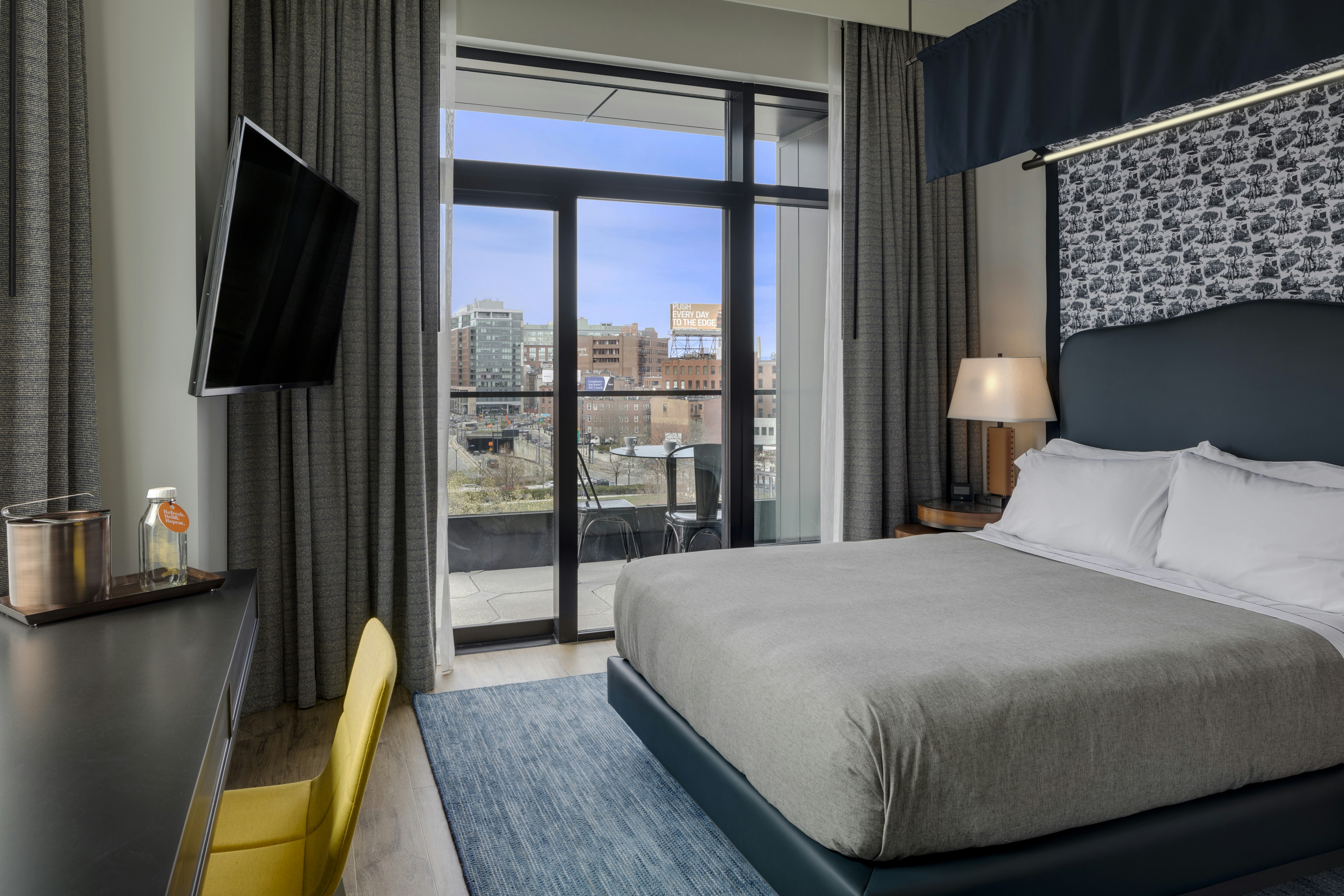 1 BED ROOM W/BALCONY