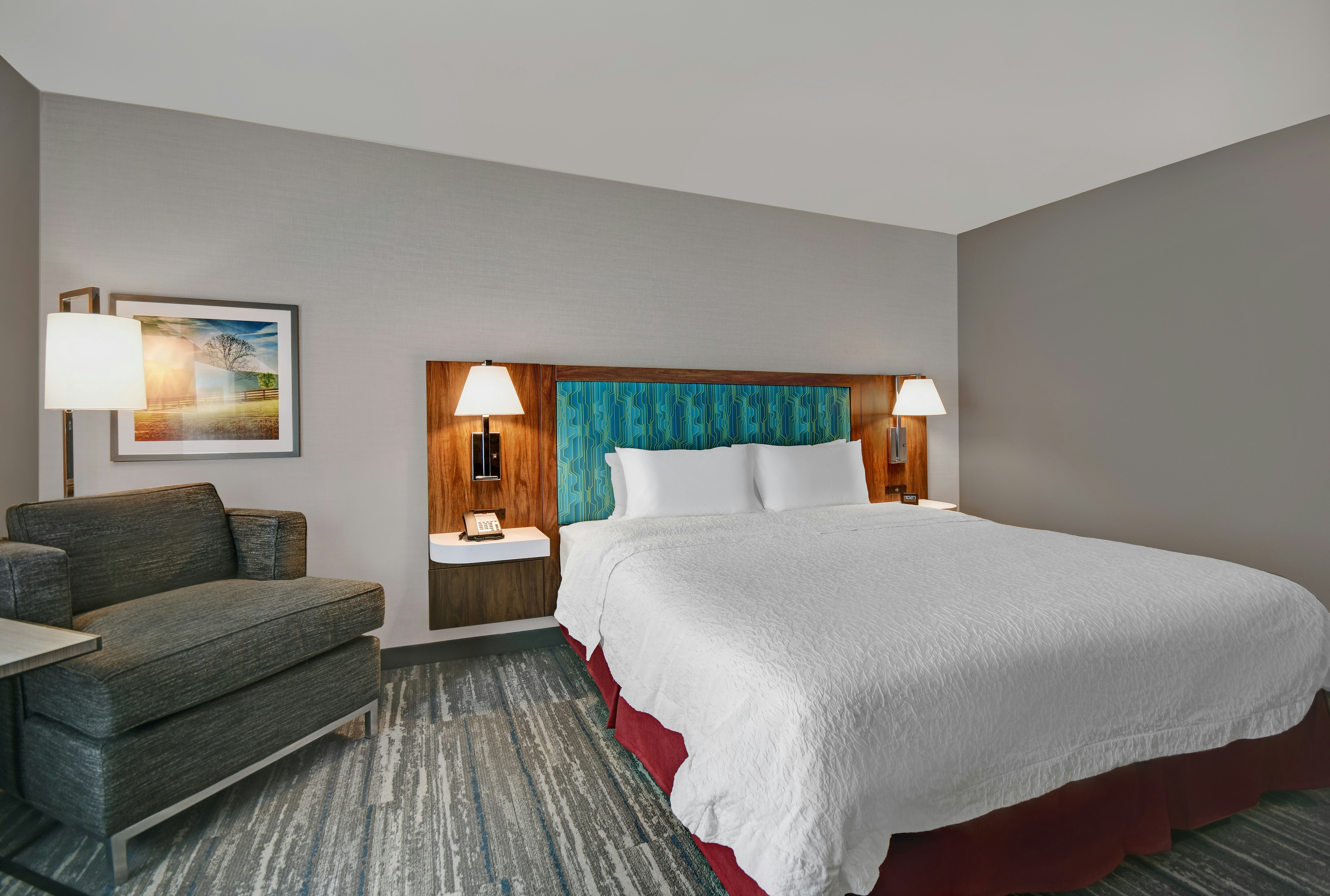 1 KING ROOM W/ FRIDGE NS