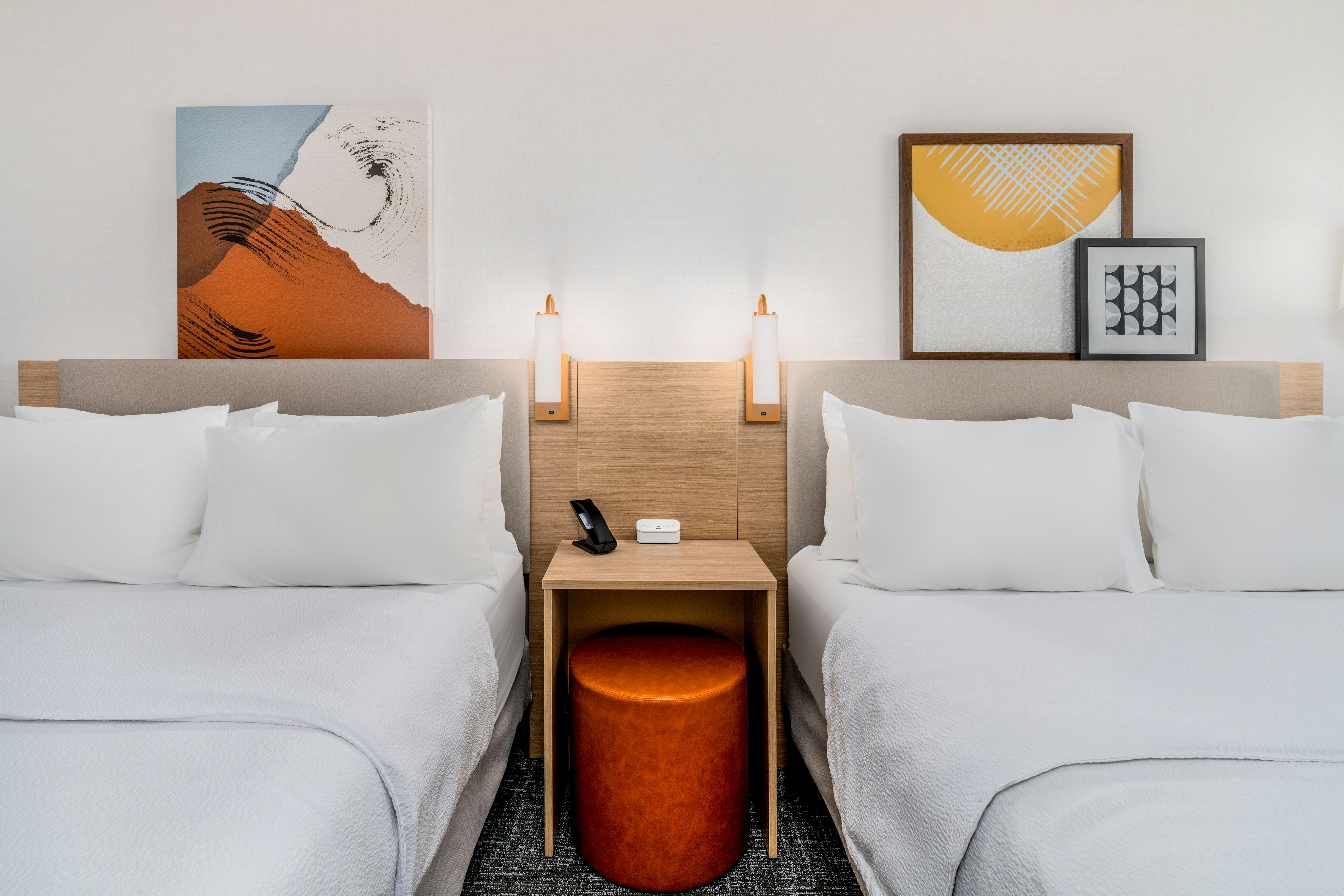 2 QUEEN BEDS