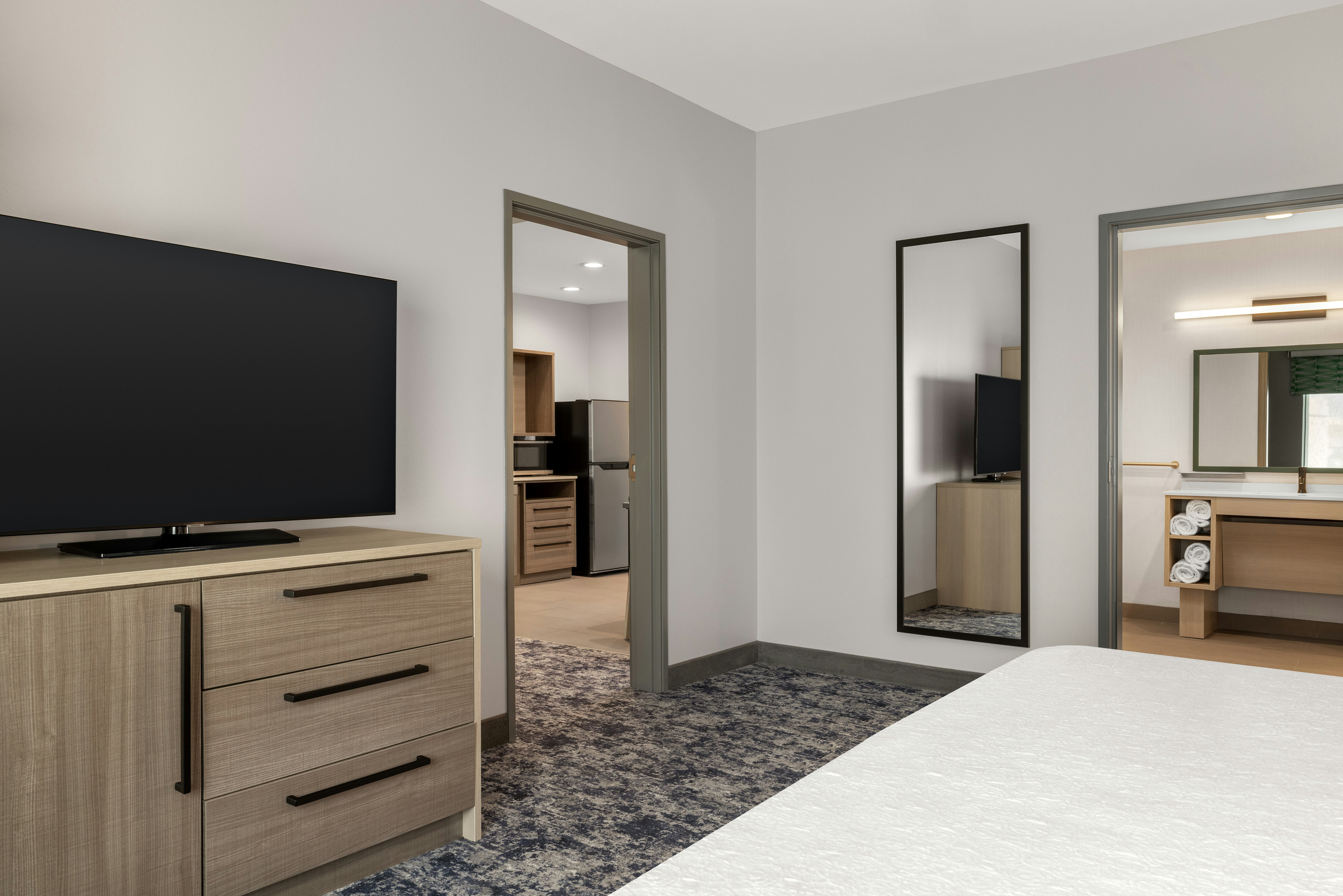 1 KING 1BEDROOM SUITE