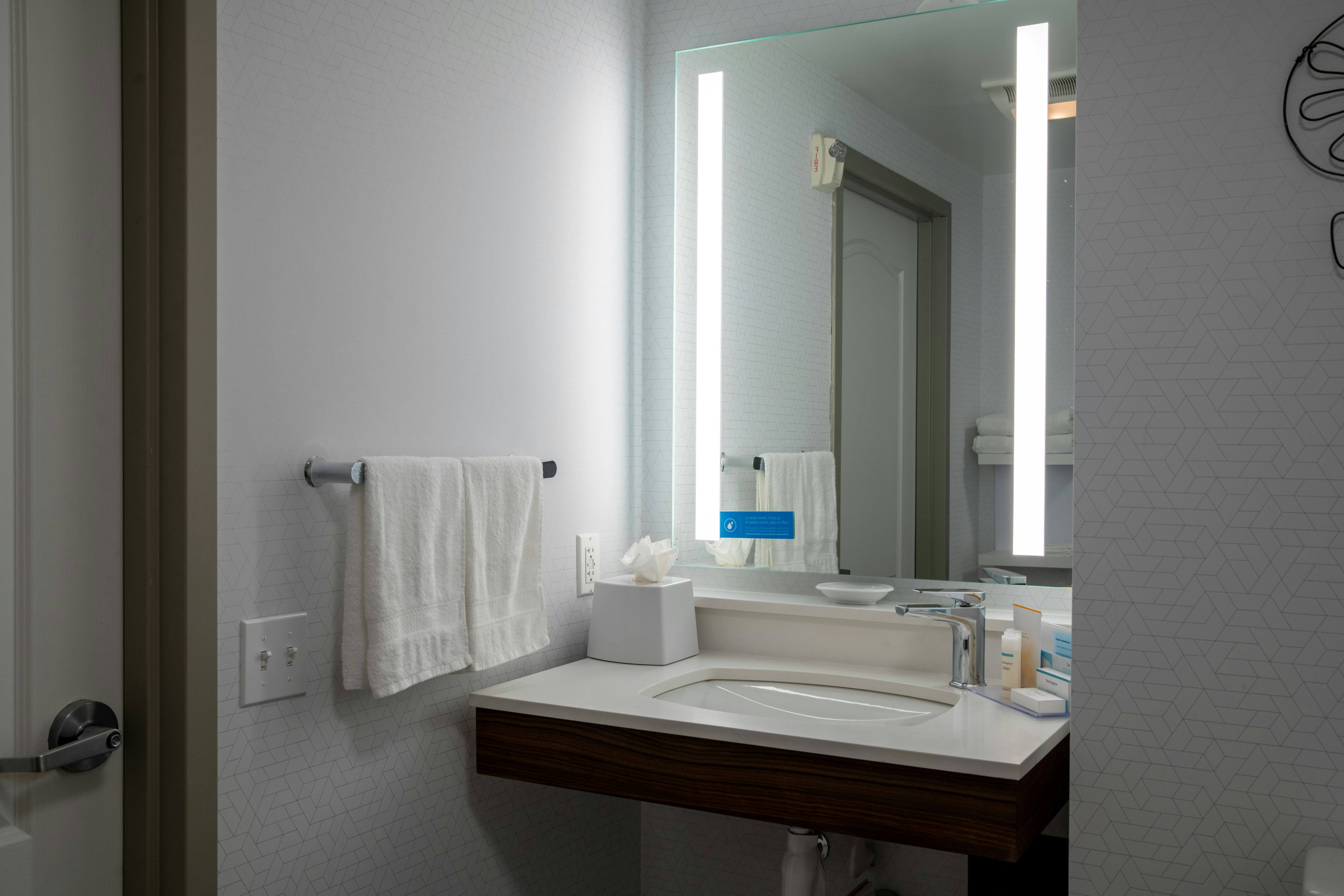 Hampton Inn & Suites Los Angeles/Sherman Oaks