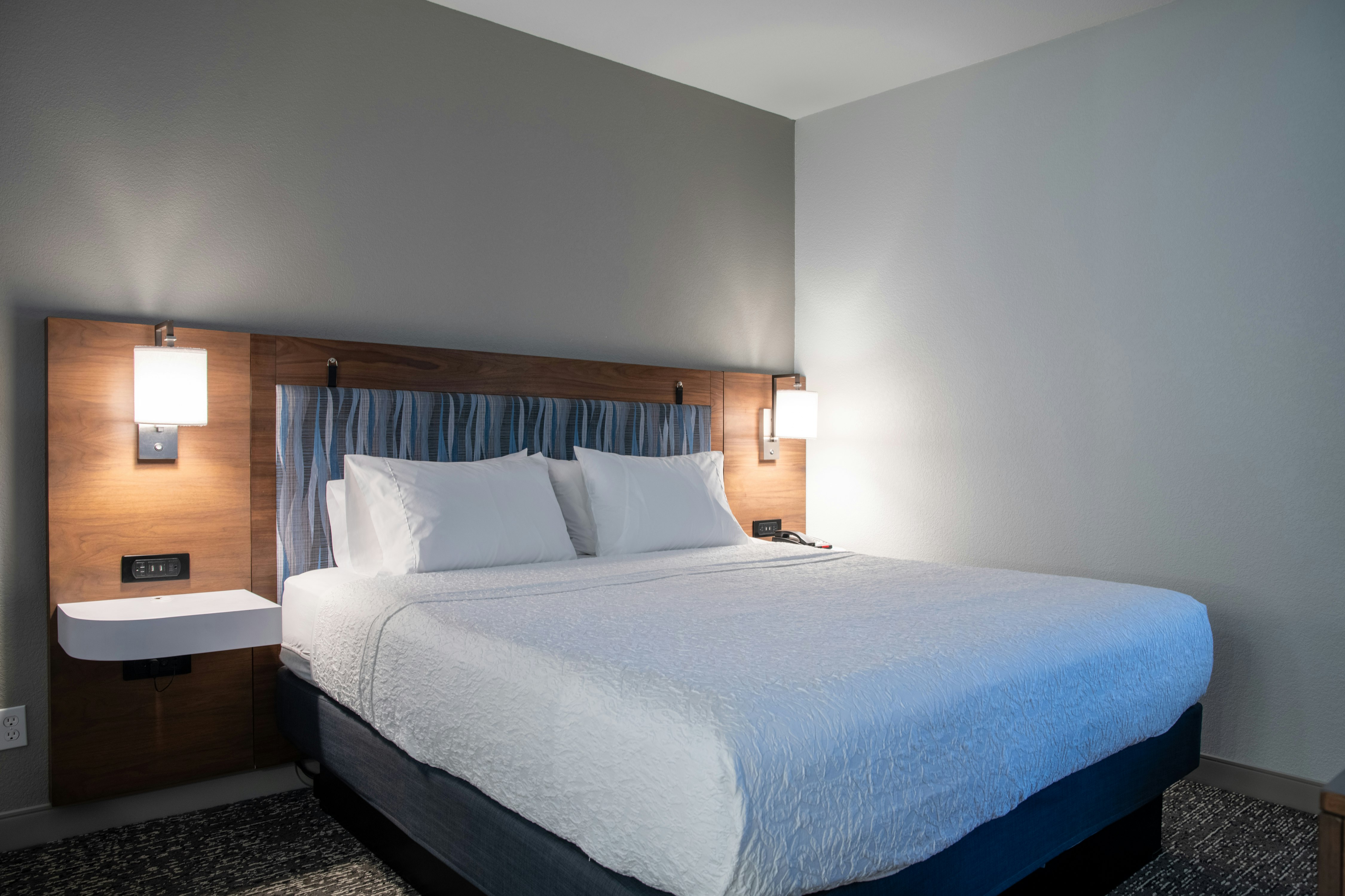 Hampton Inn & Suites Los Angeles/Sherman Oaks