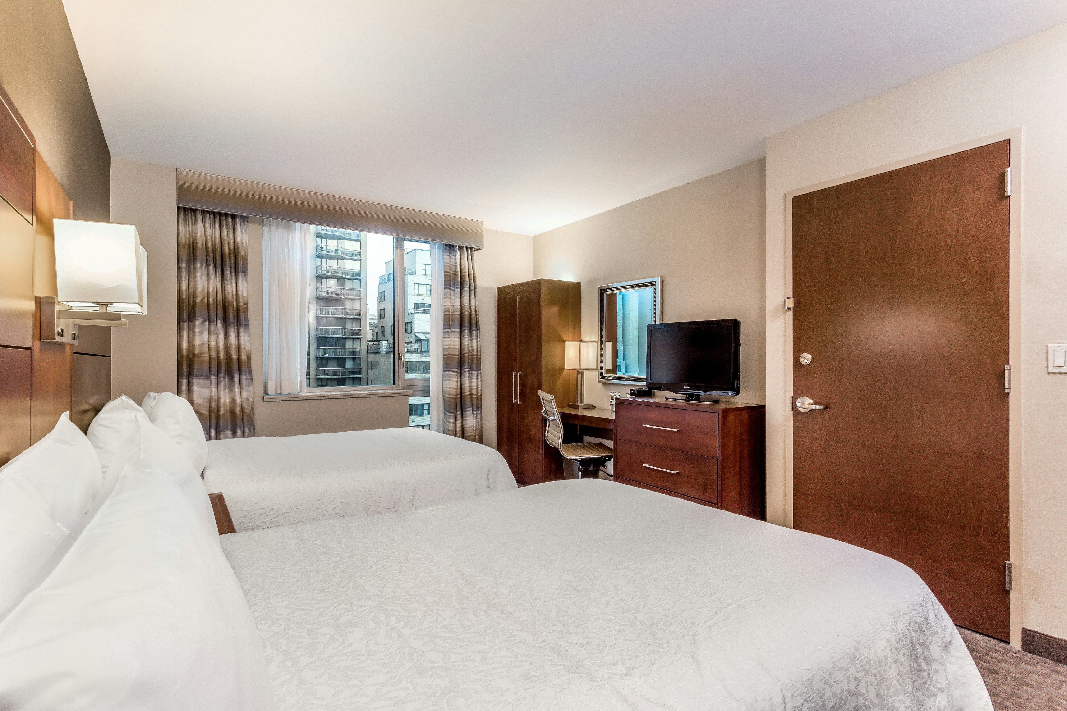 2 DBL BED CITY VIEW NOSMOK