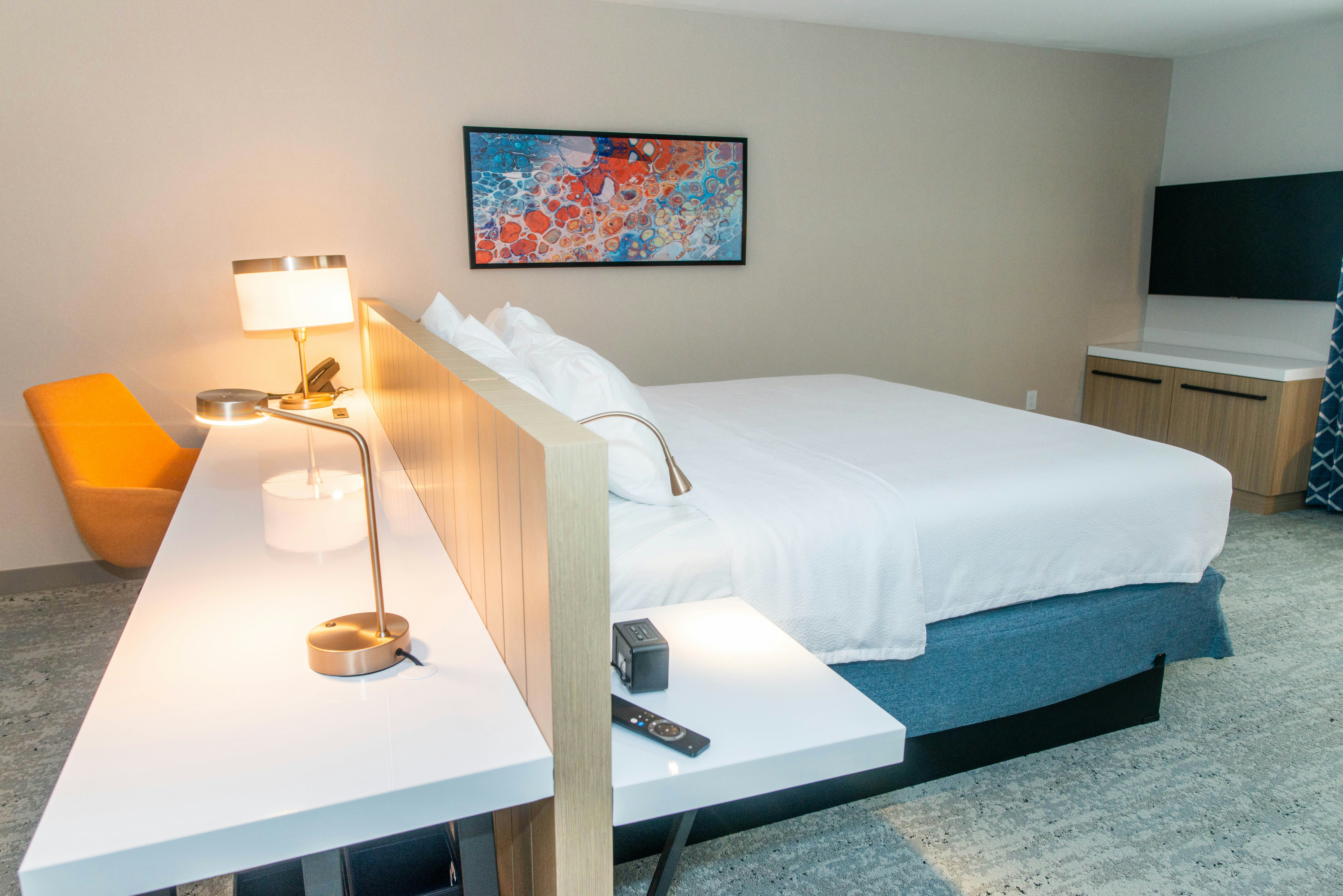 1 KING BED STUDIO SUITE