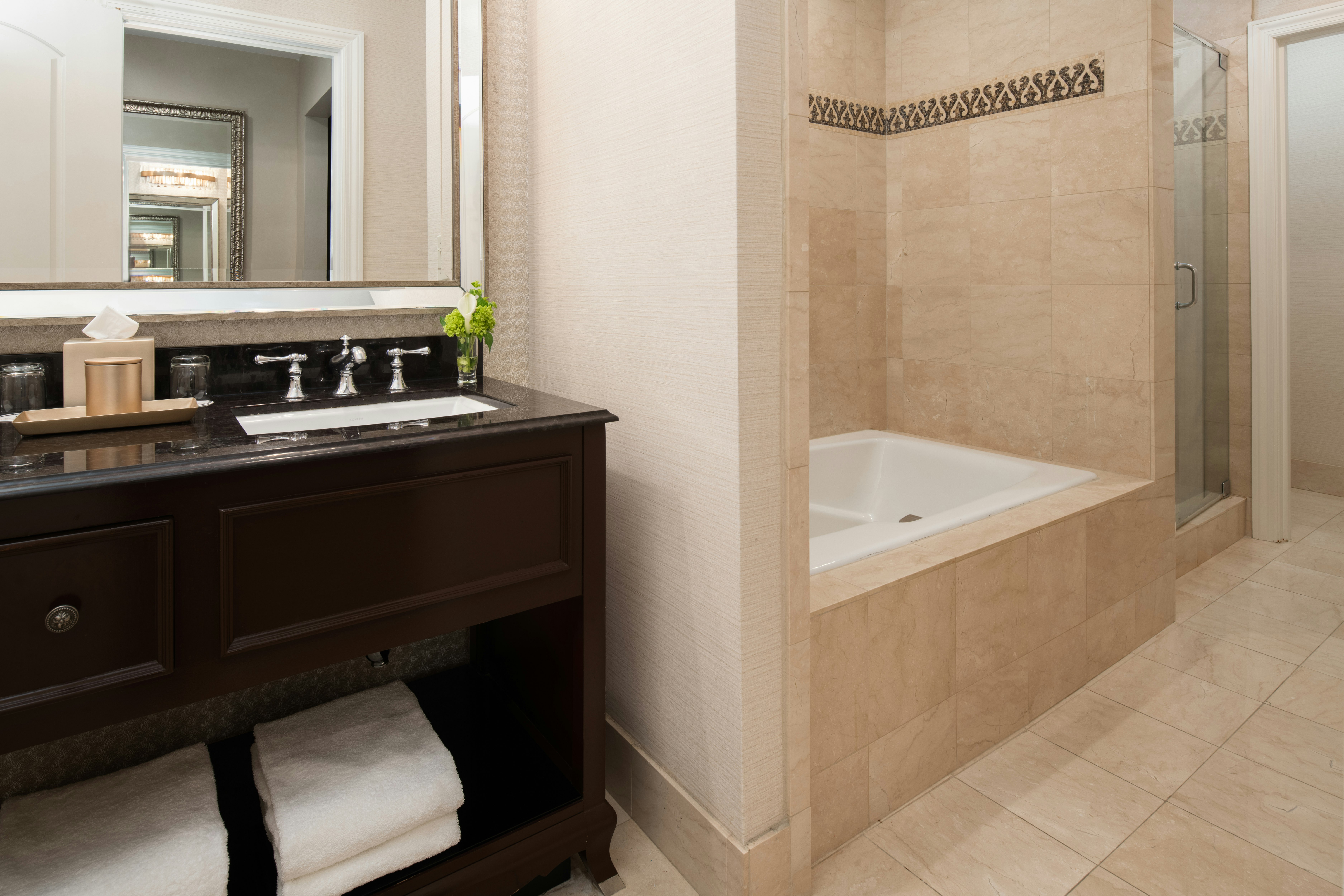 ONE KING BED LUXURY SUITE