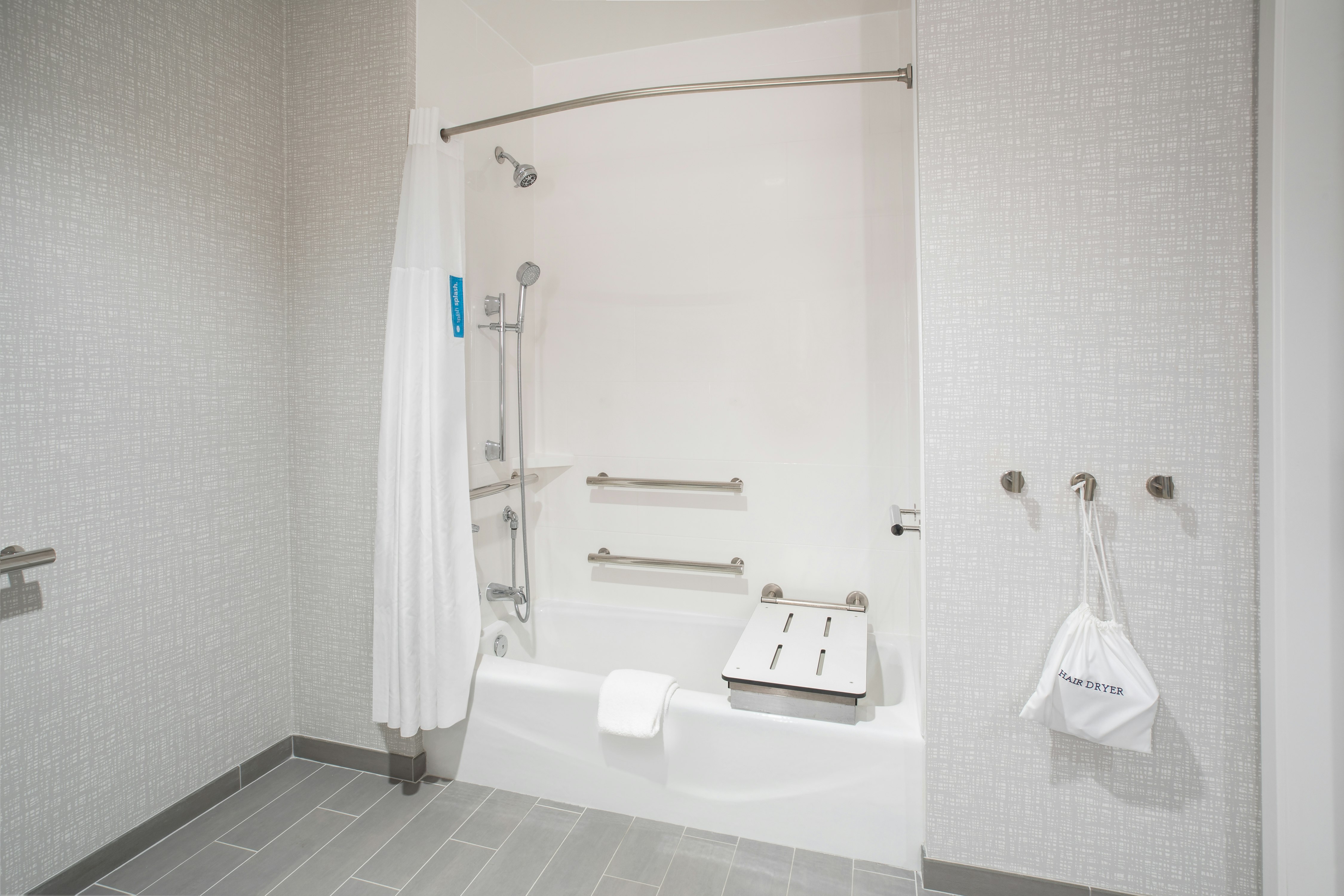 1 KNG ACCESSIBLE TUB NS