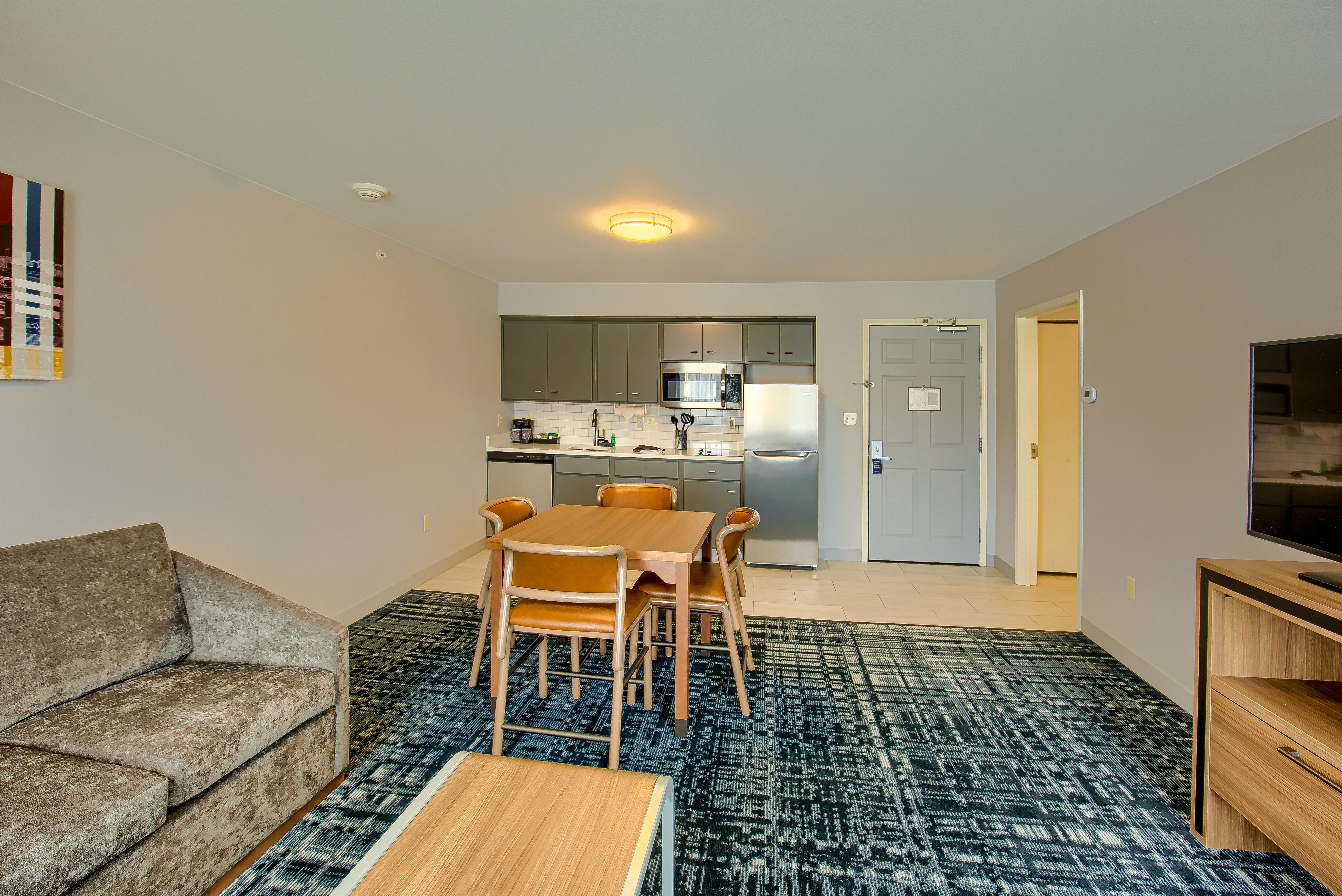 1QUEEN 1 BEDROOM SUITE WIT