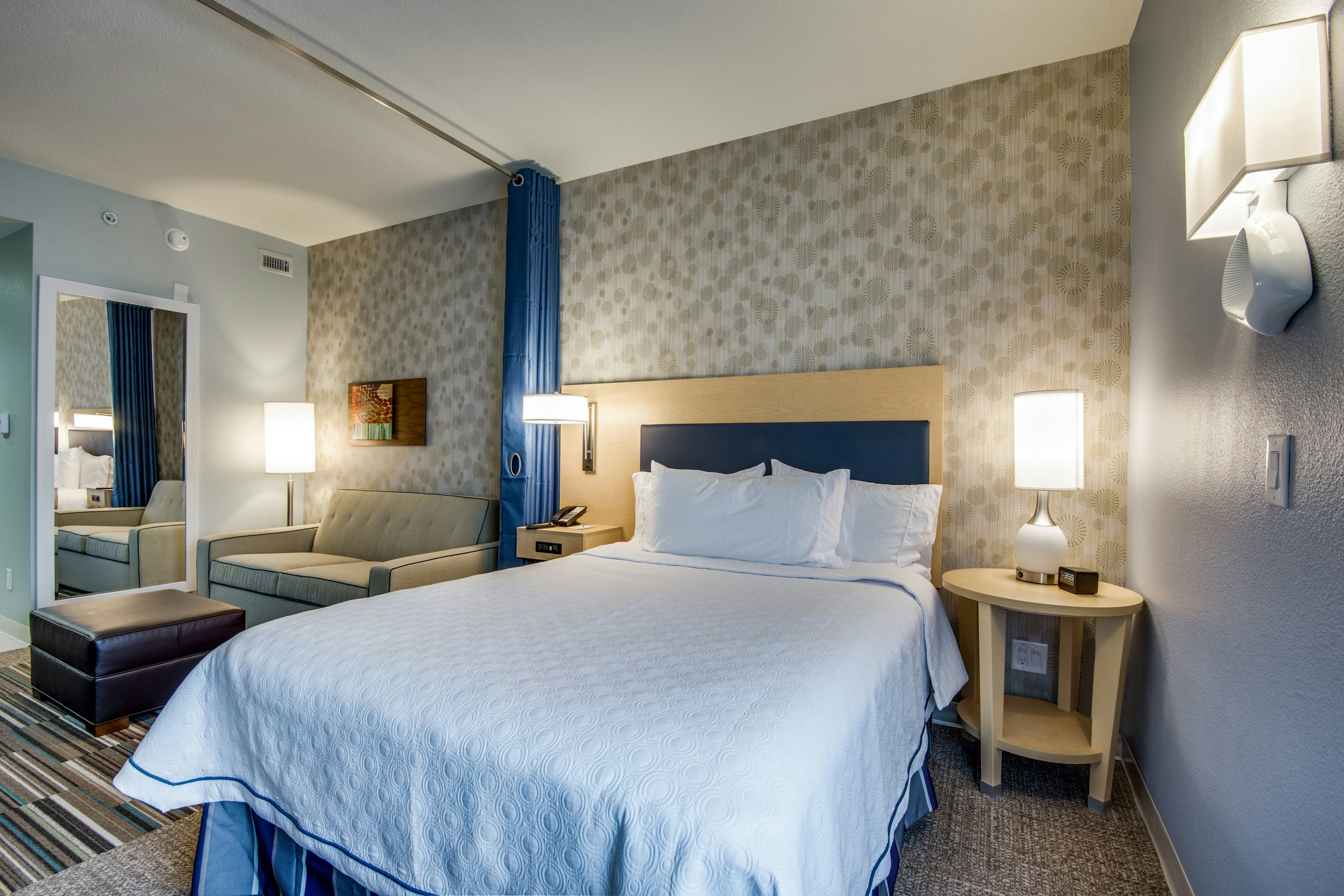 1 QUEEN BED STUDIO NONSMOK