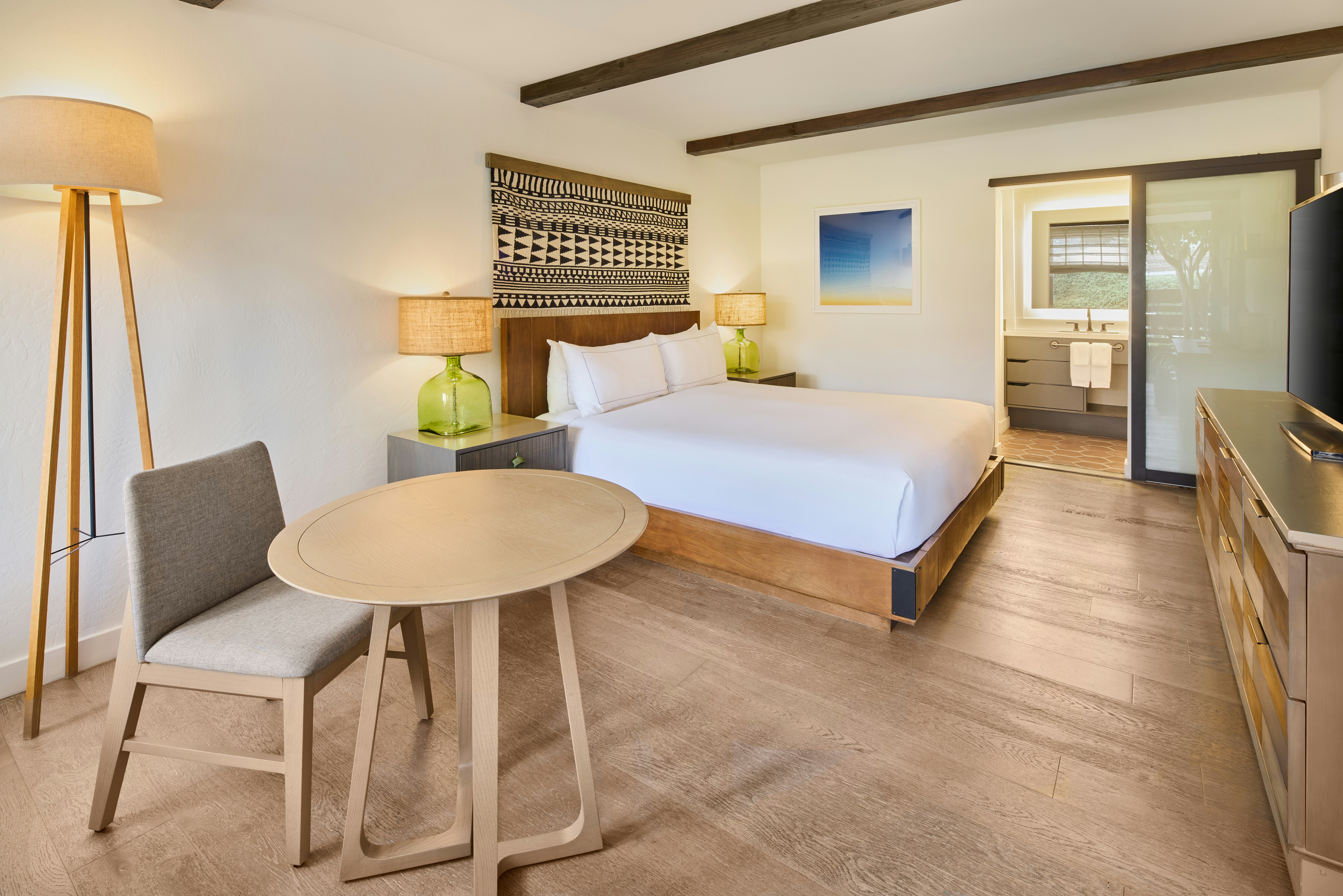 1 KING BED