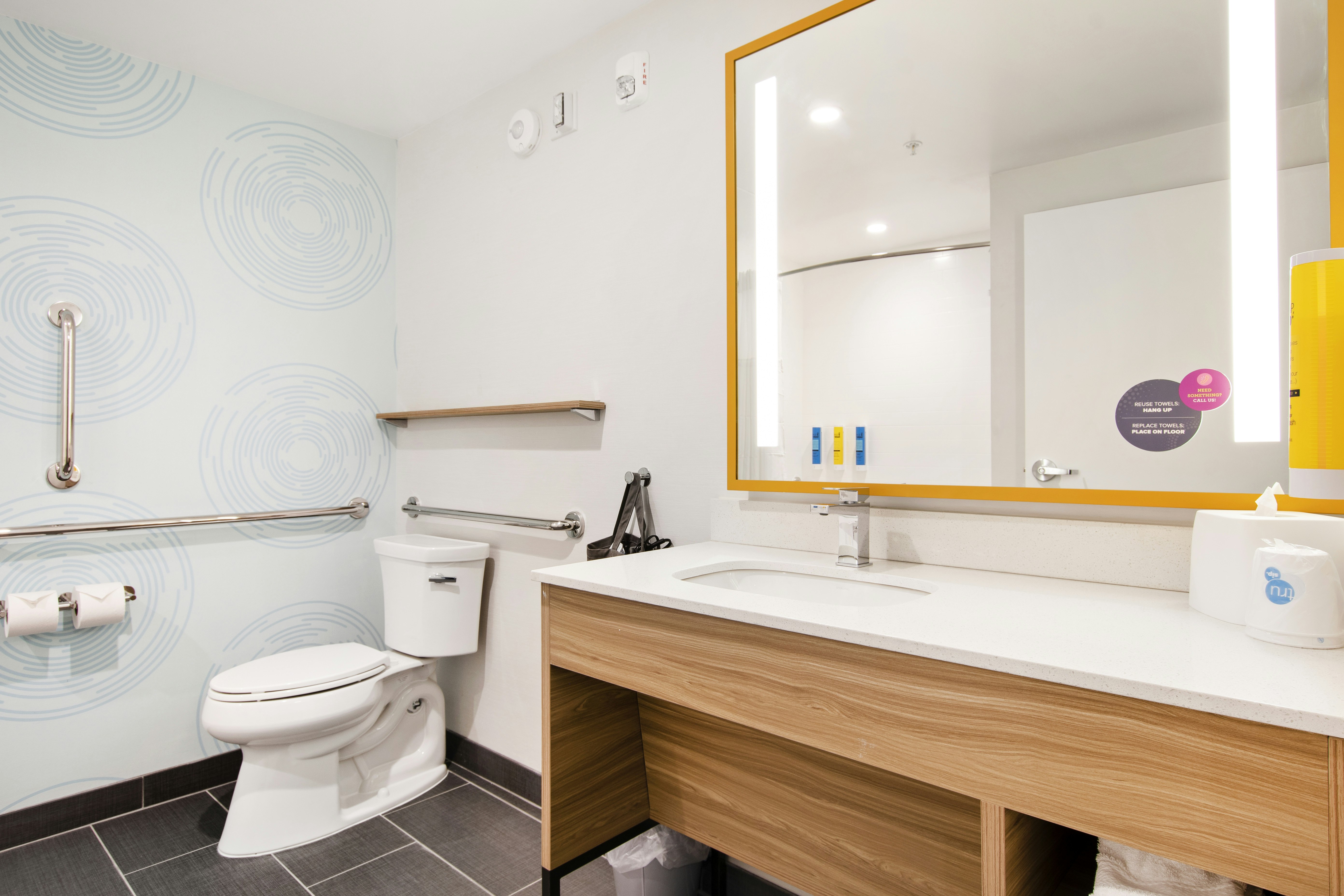 1 KING ACCESSIBLE TUB