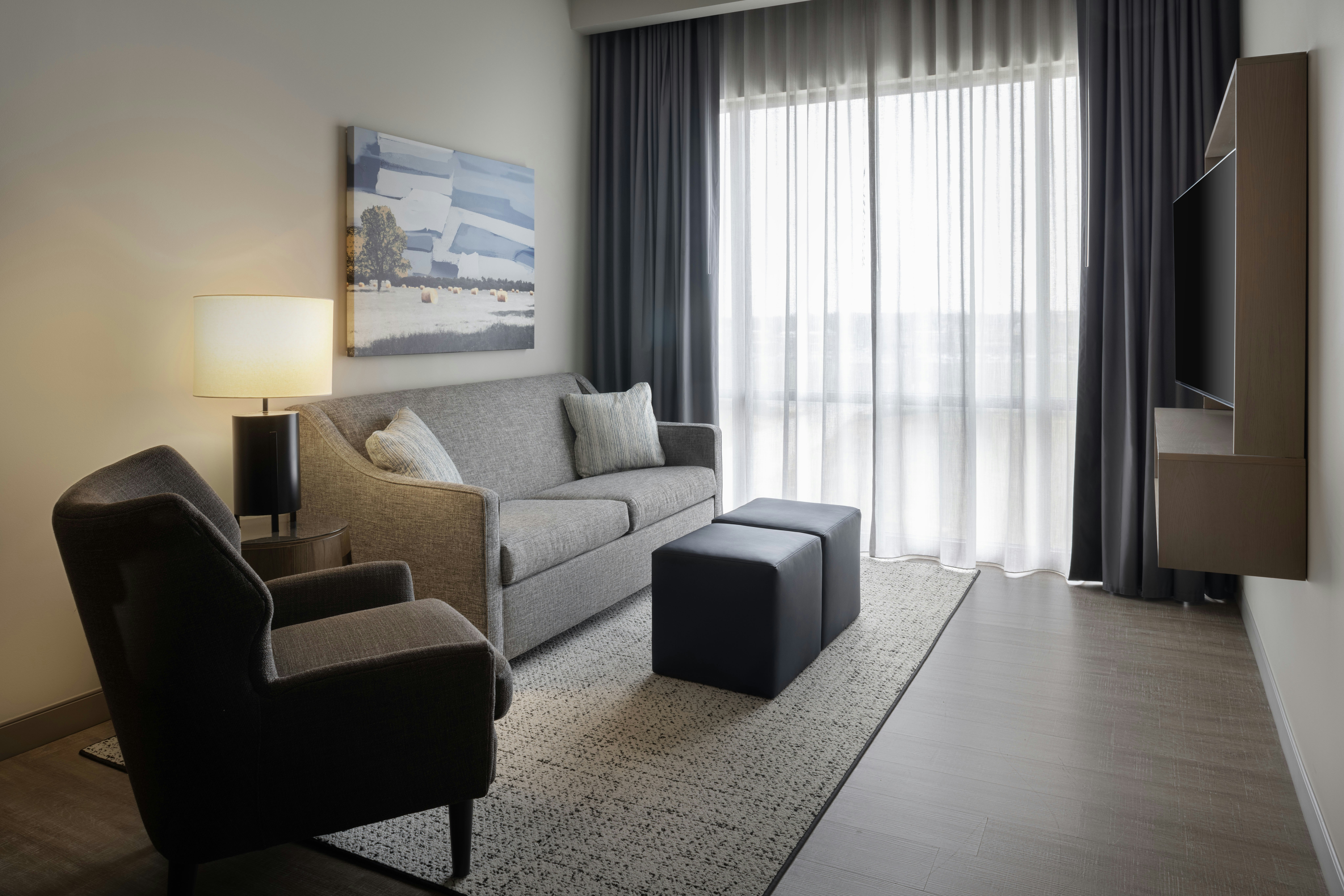 1KG BD 2 RM SUITE CORNER