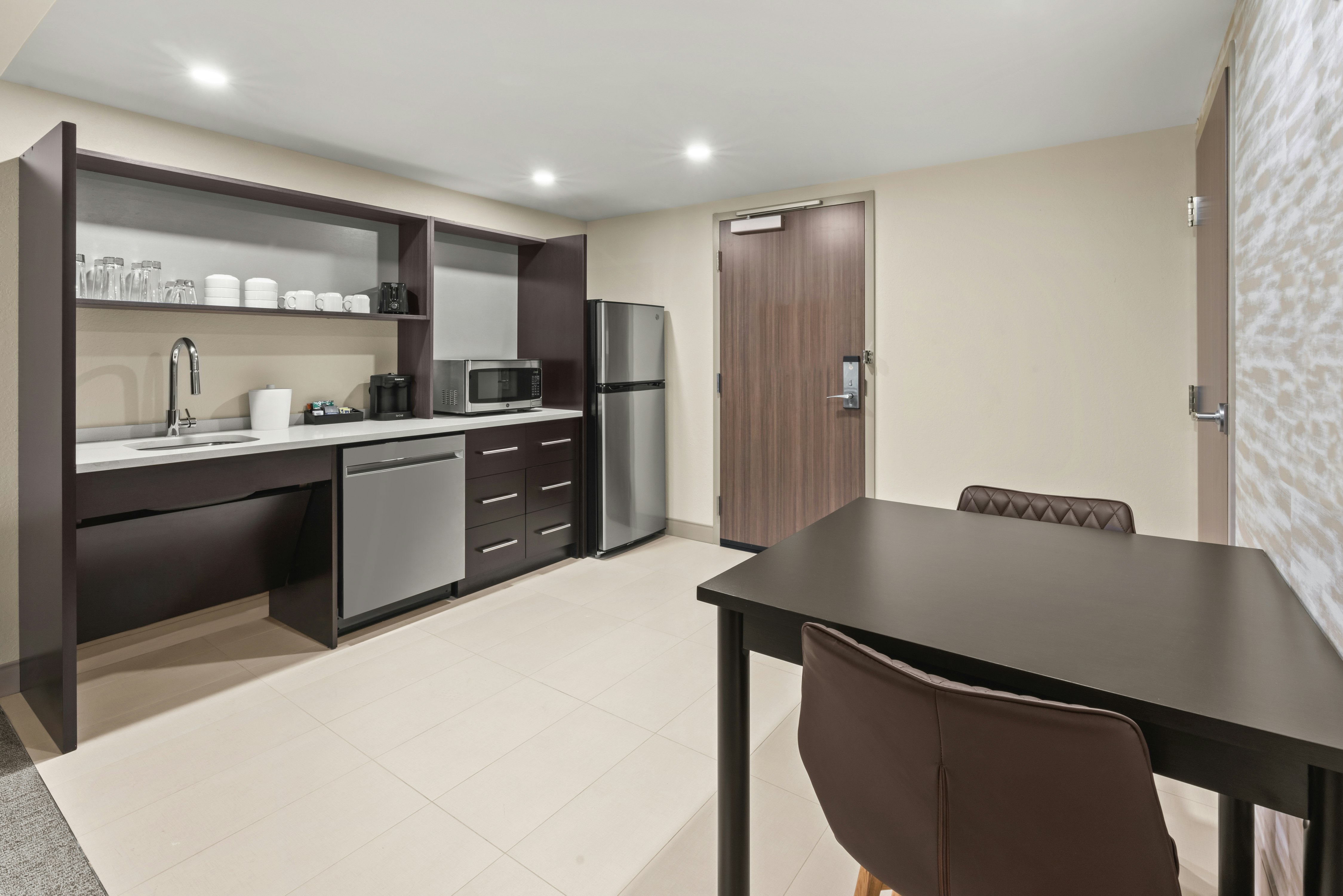 1 KING 1BDRM SUITE NONSMOK