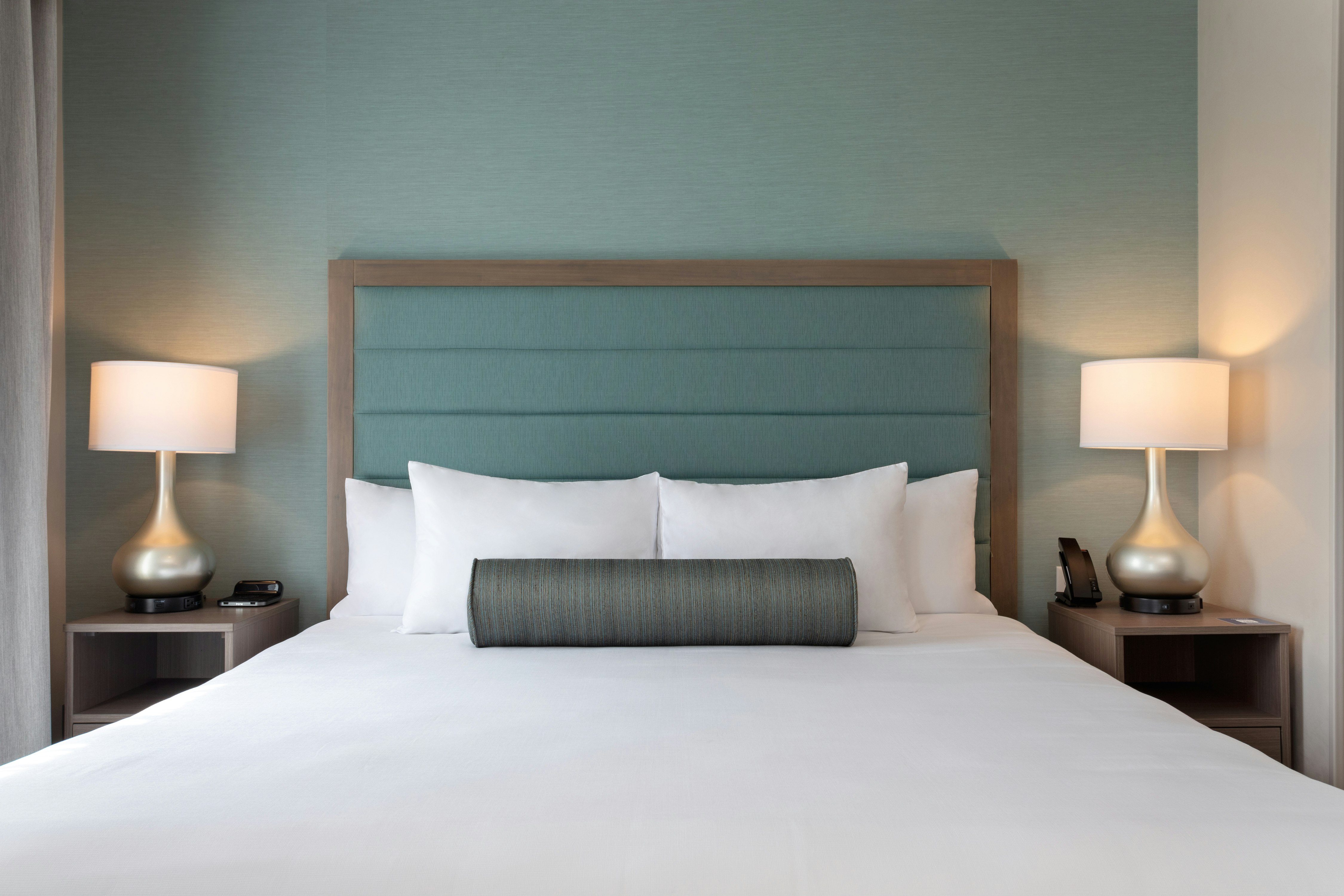 1 KING 1 BEDROOM SUITE