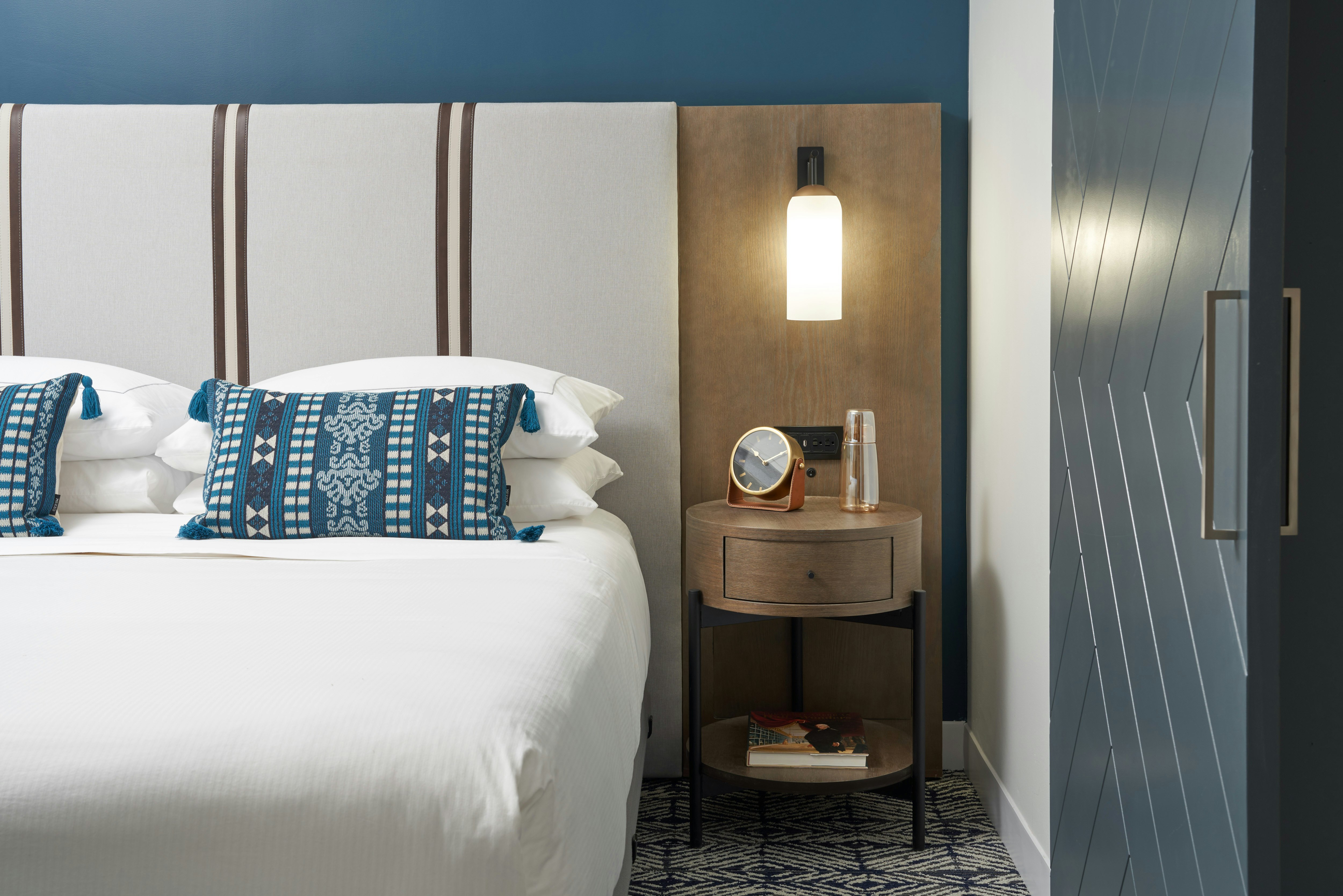 1 KING 2 ROOM SUITE