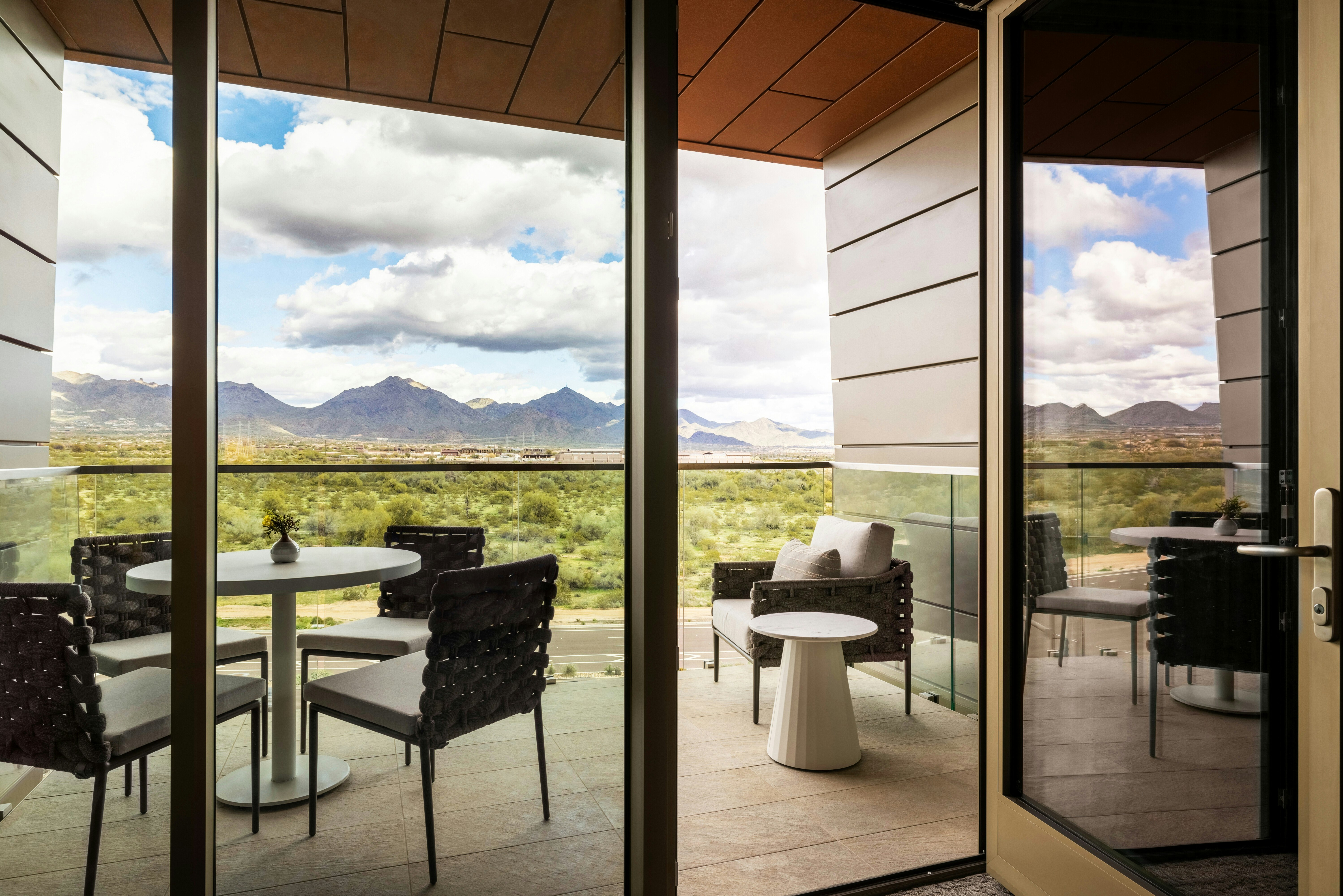 1 KING BED MTN VW BALCONY