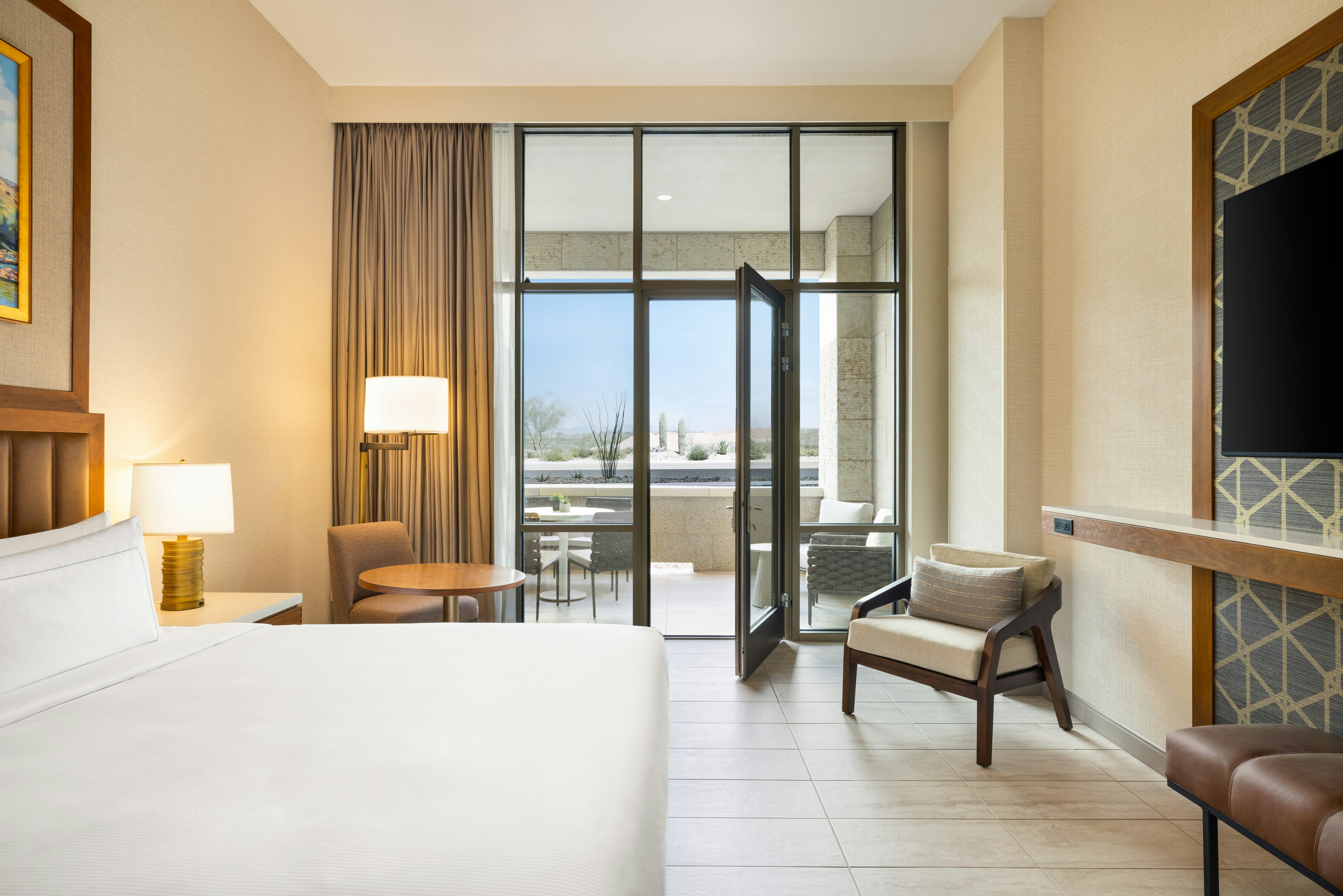 1 KING BED PATIO ROOM