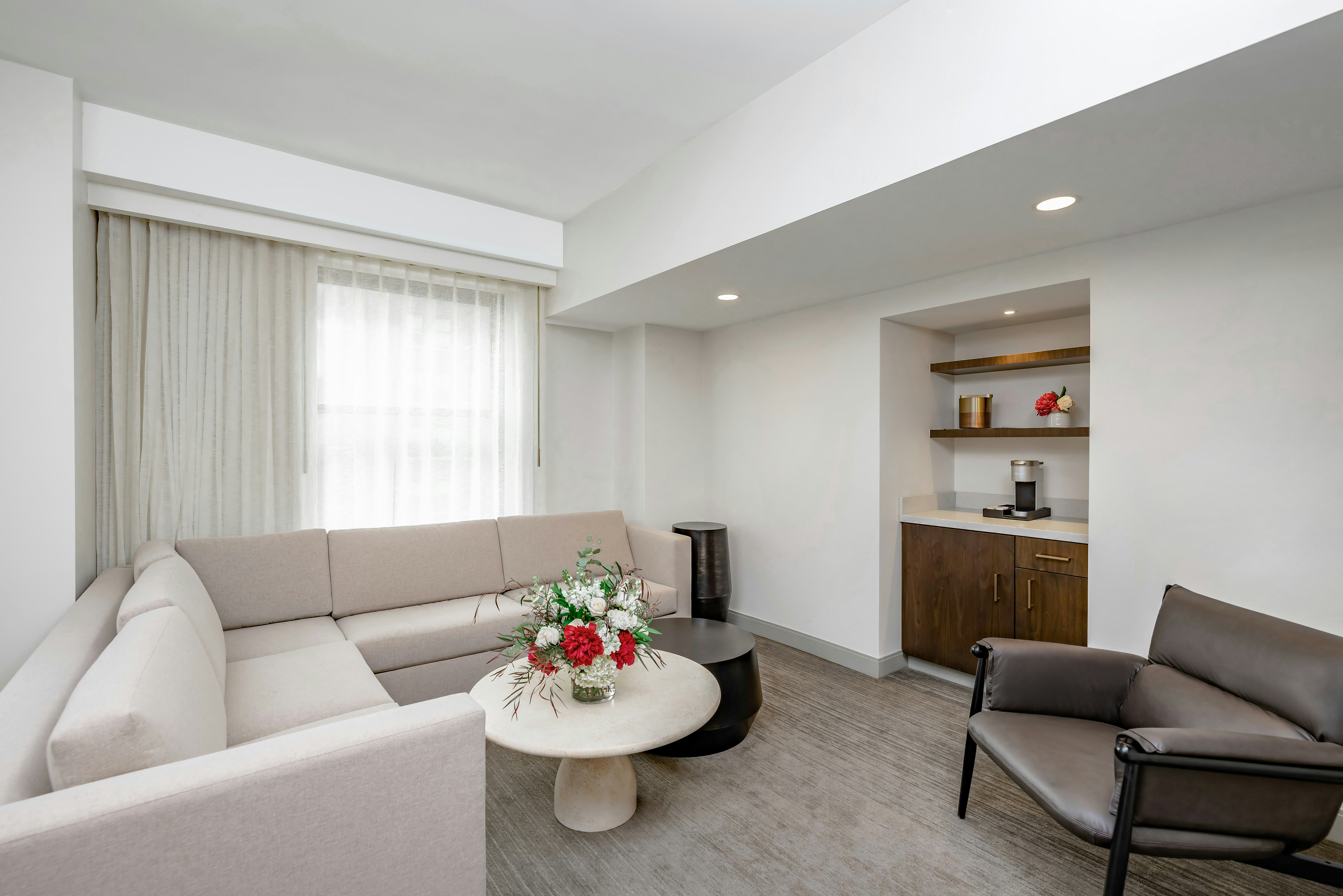 1 KING BED STUDIO SUITE