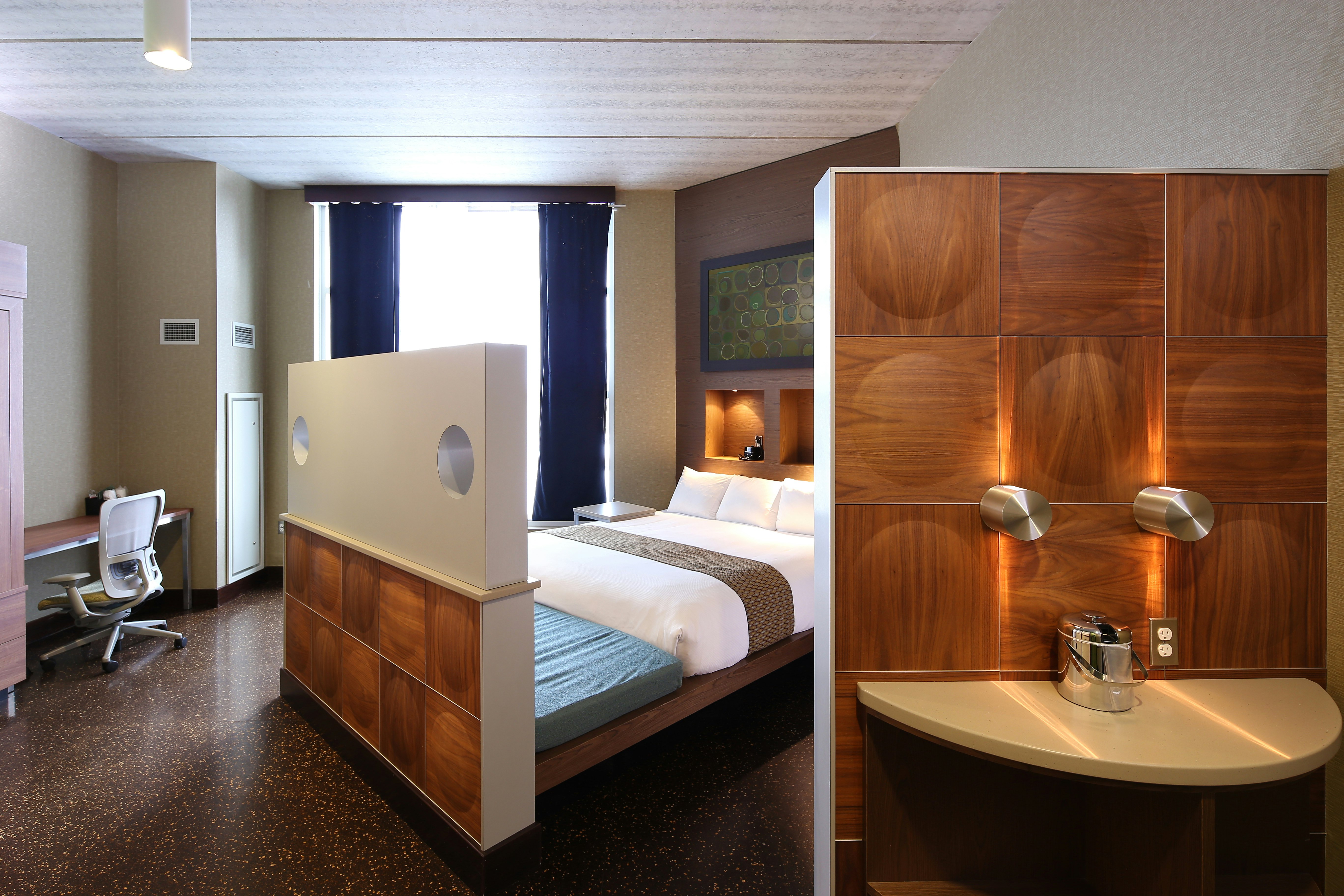1 KING BED