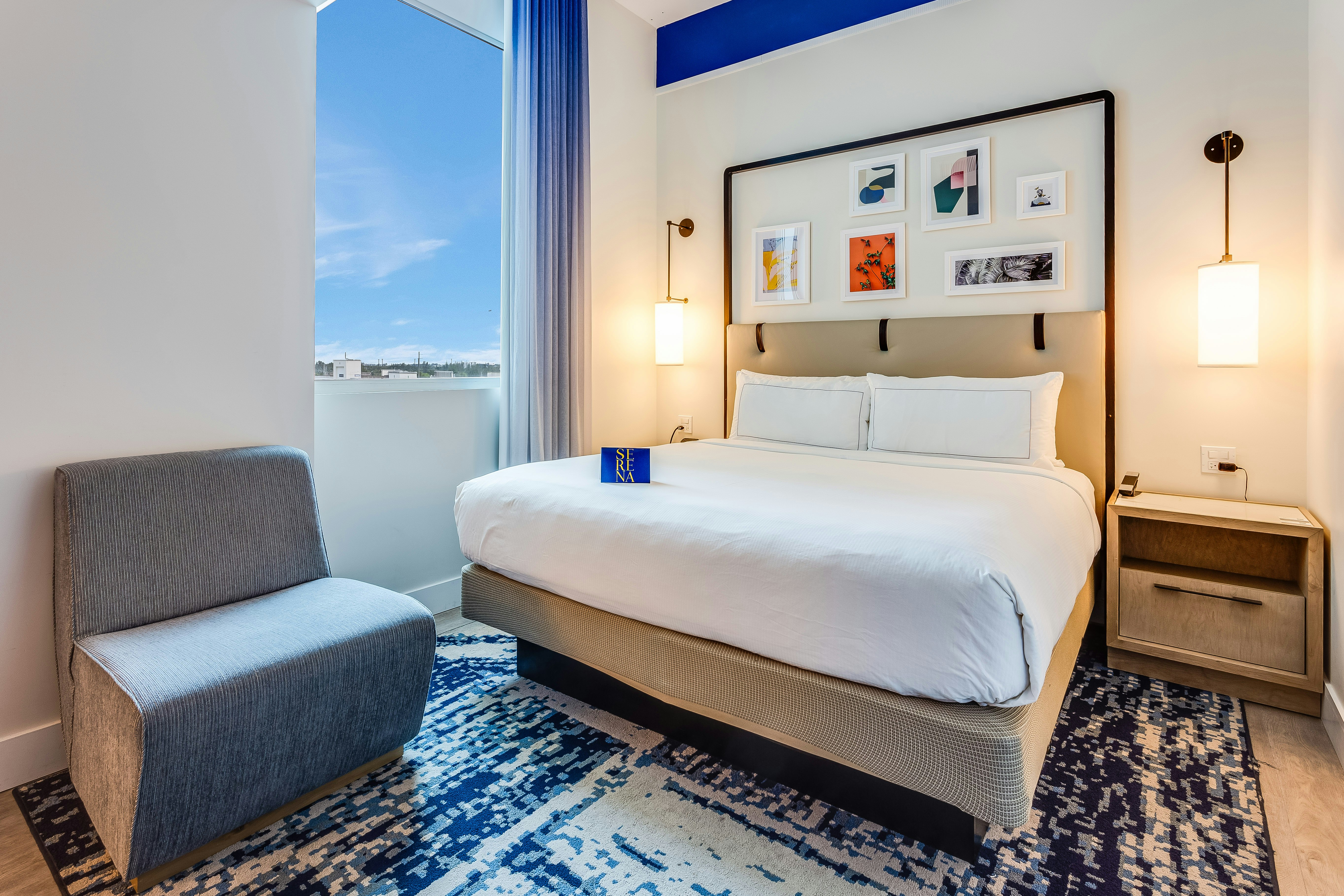 1 KING COMPACT ROOM