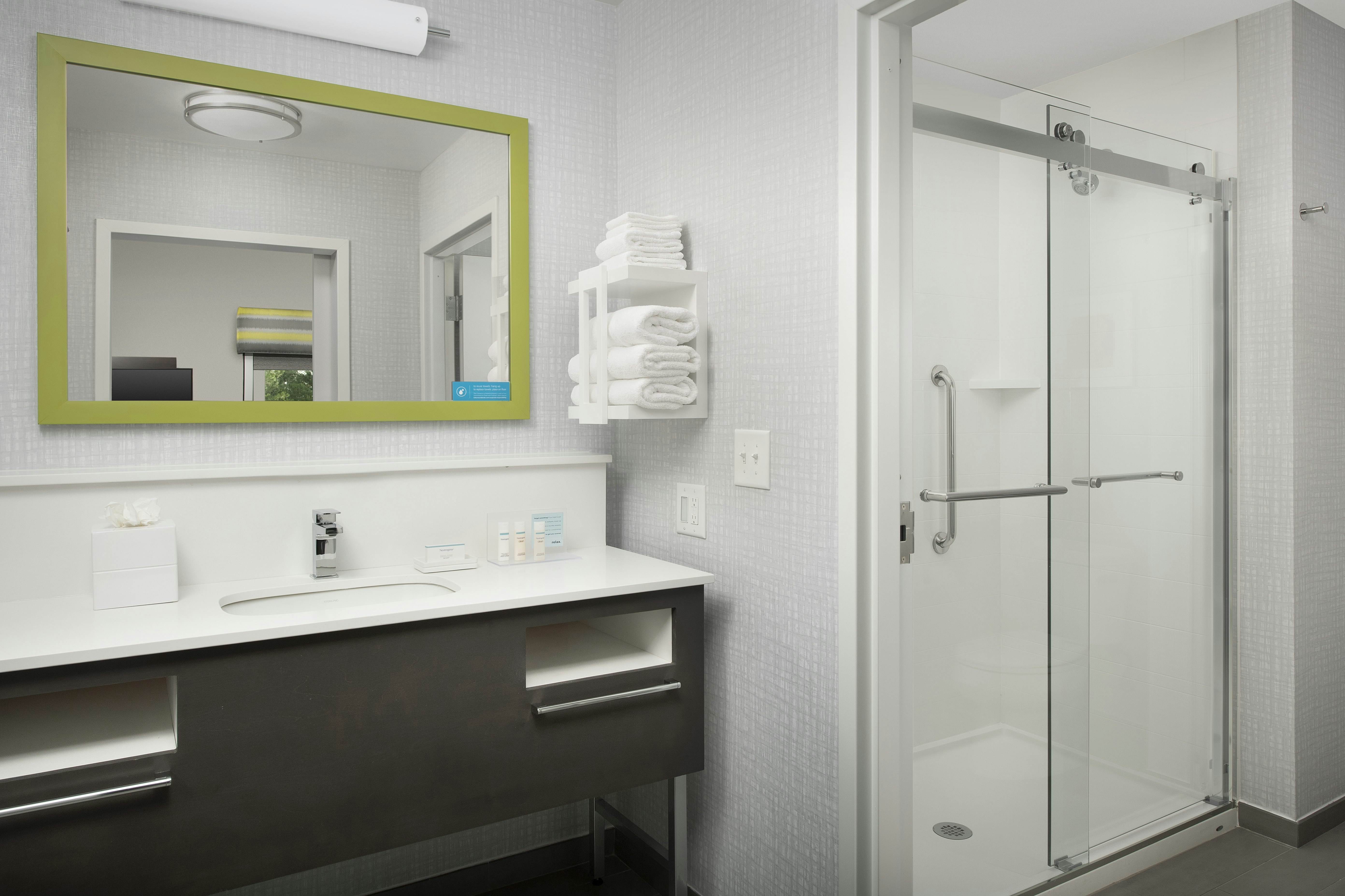 Hampton Inn & Suites Charlotte Airport Lake Pointe