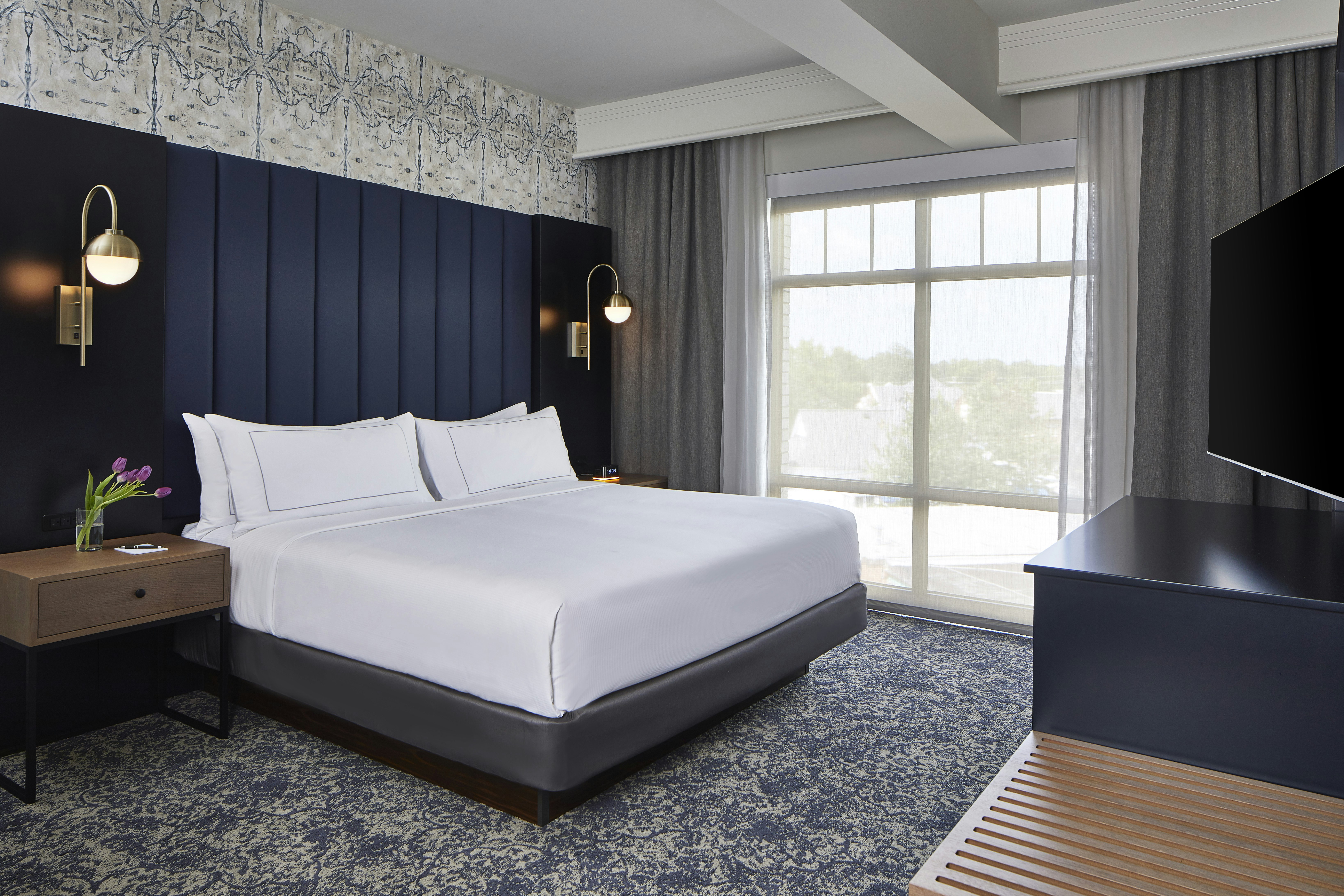 1 KING BED STUDIO SUITE