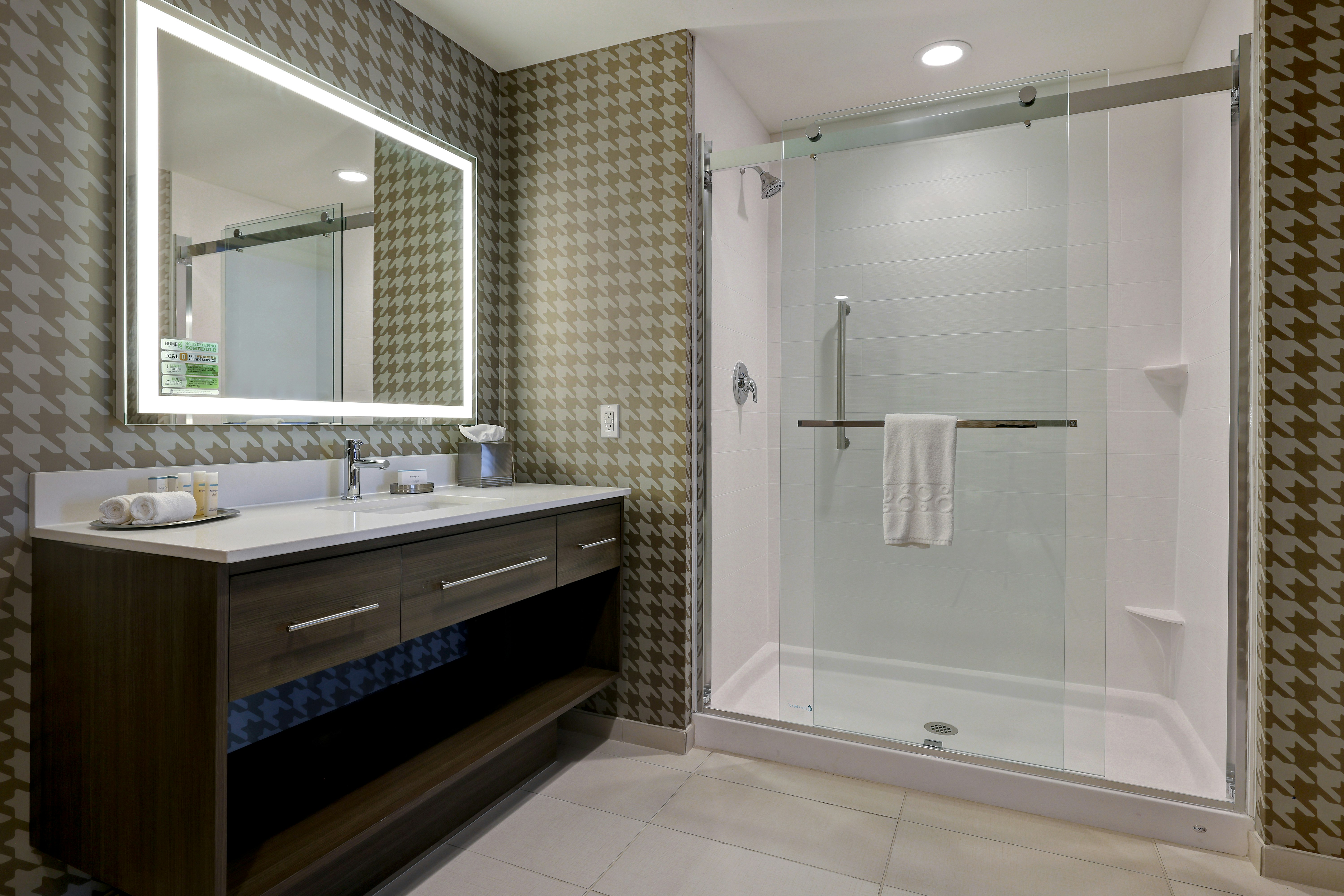 1 KING 1BDRM SUITE NONSMOK