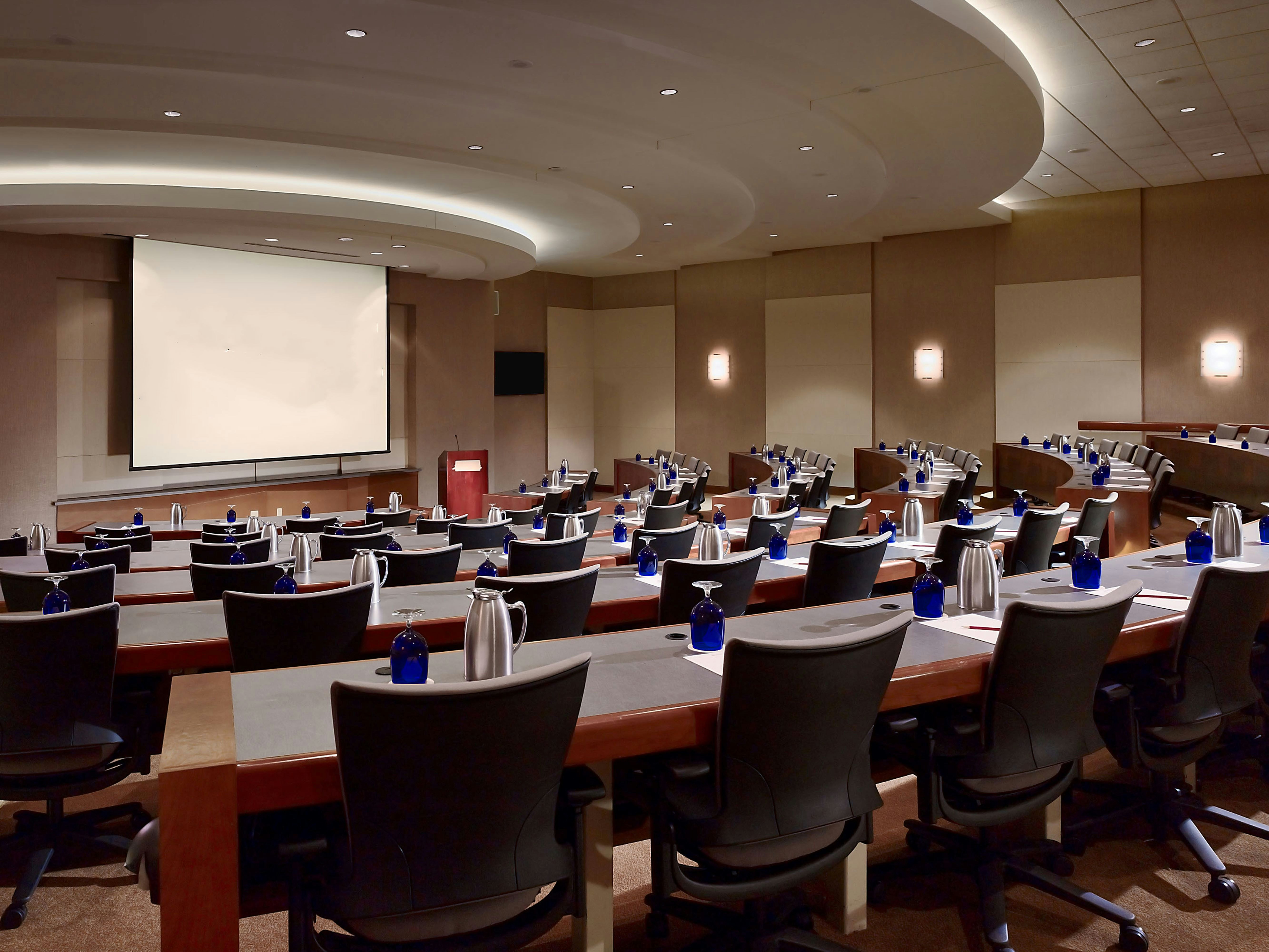 The Chattanoogan Hotel, Curio Collection by Hilton