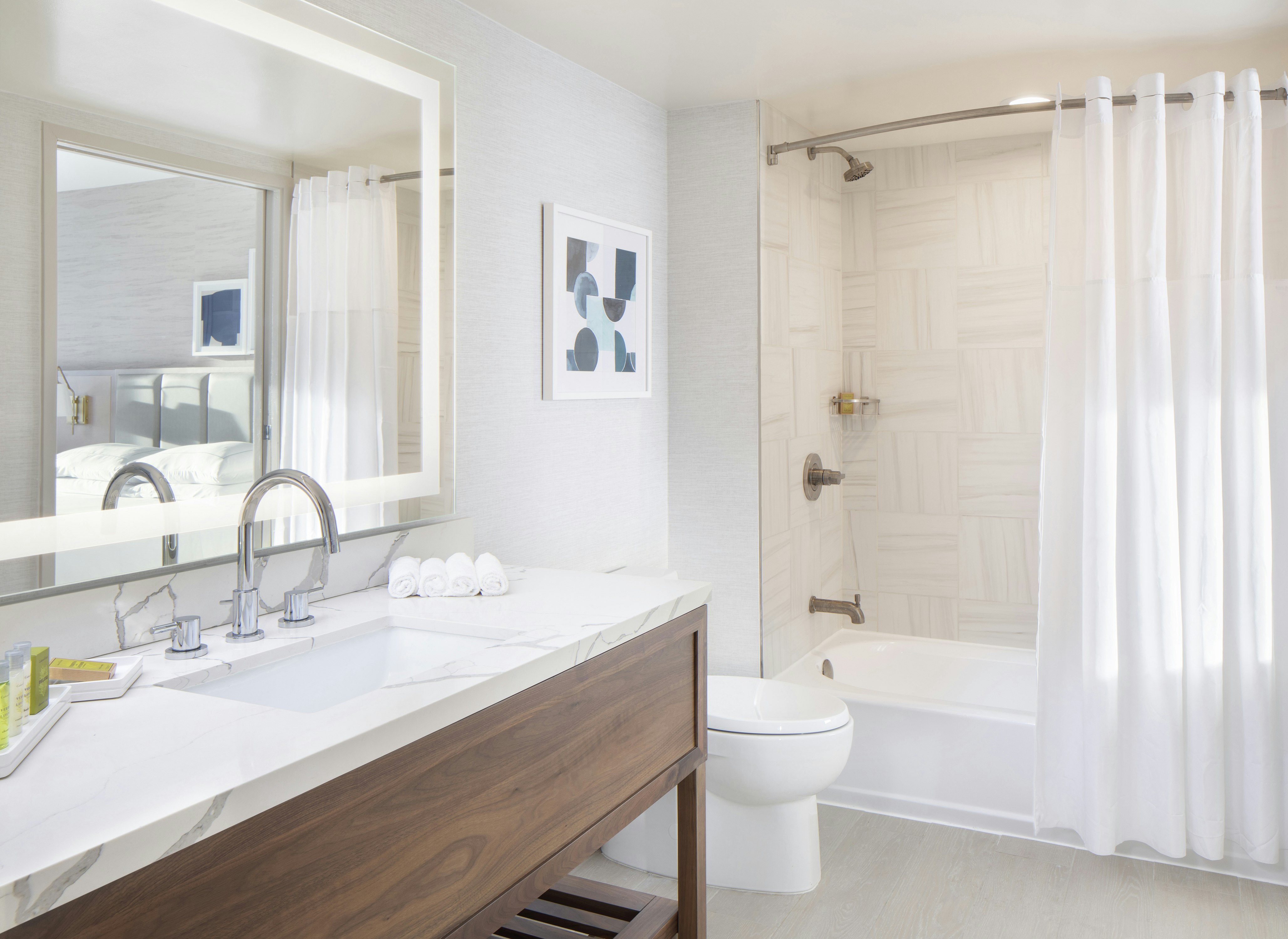 Hilton Santa Monica Hotel & Suites