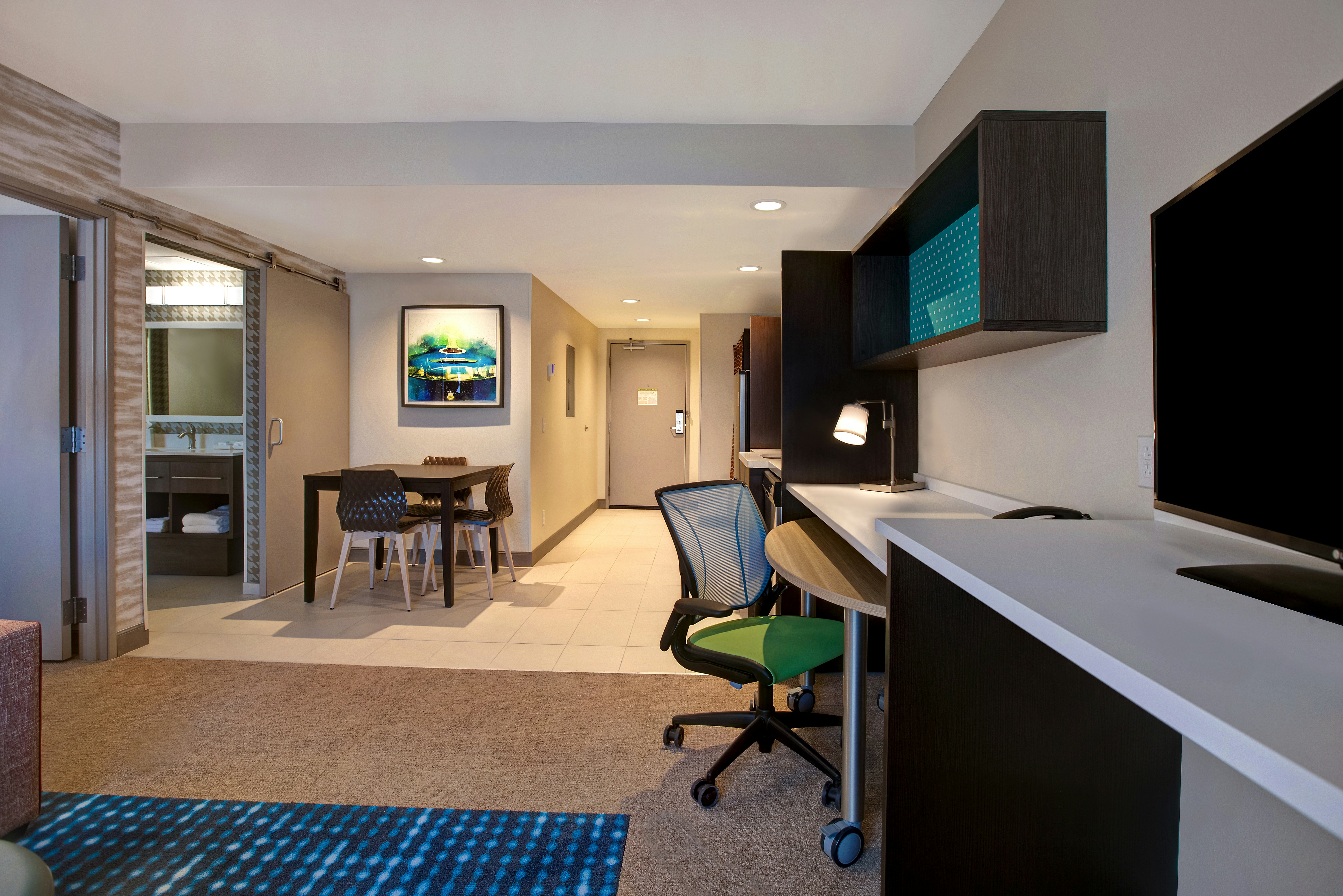 1 KING 1BDRM SUITE NONSMOK