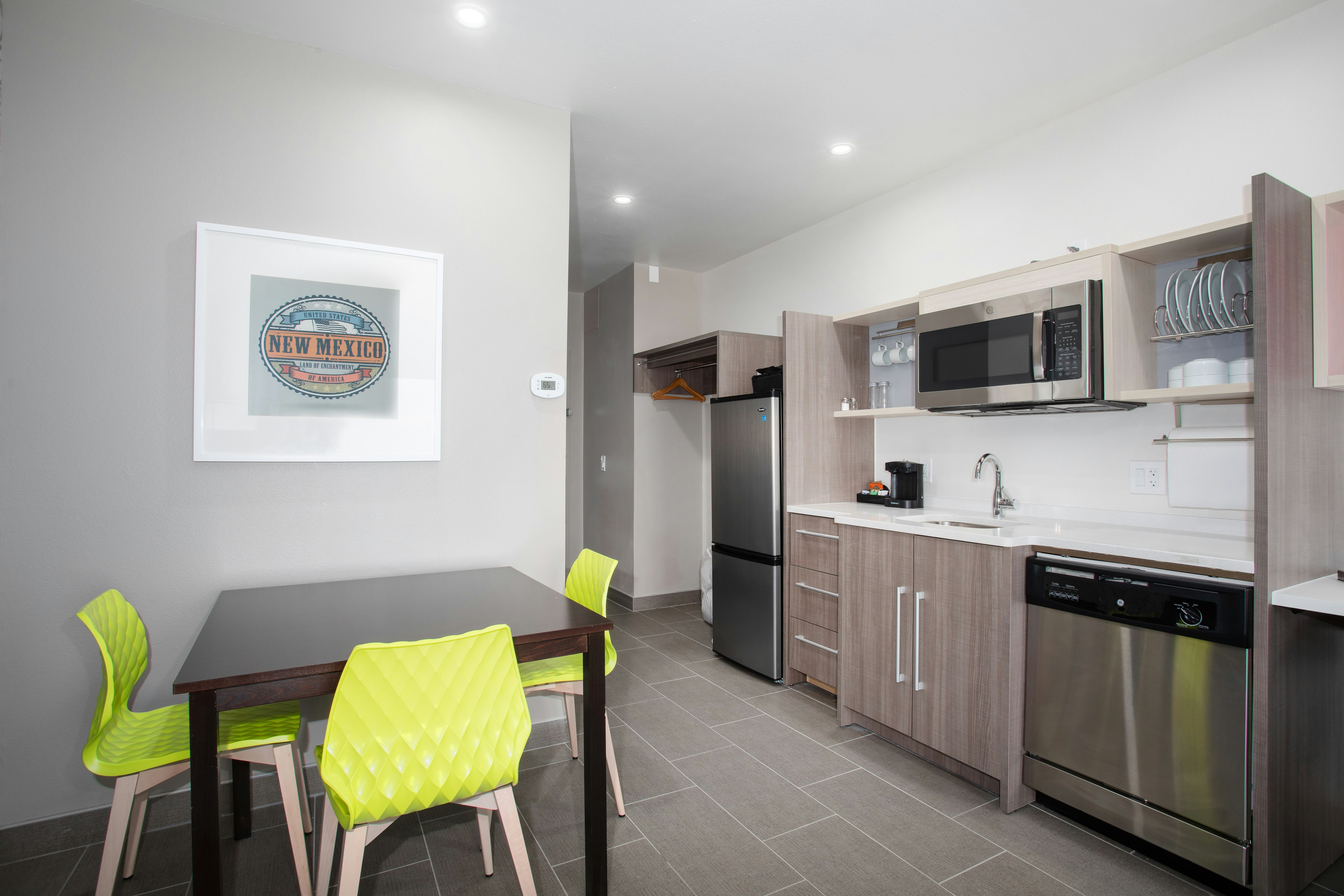 1 KING 1BDRM SUITE NONSMOK