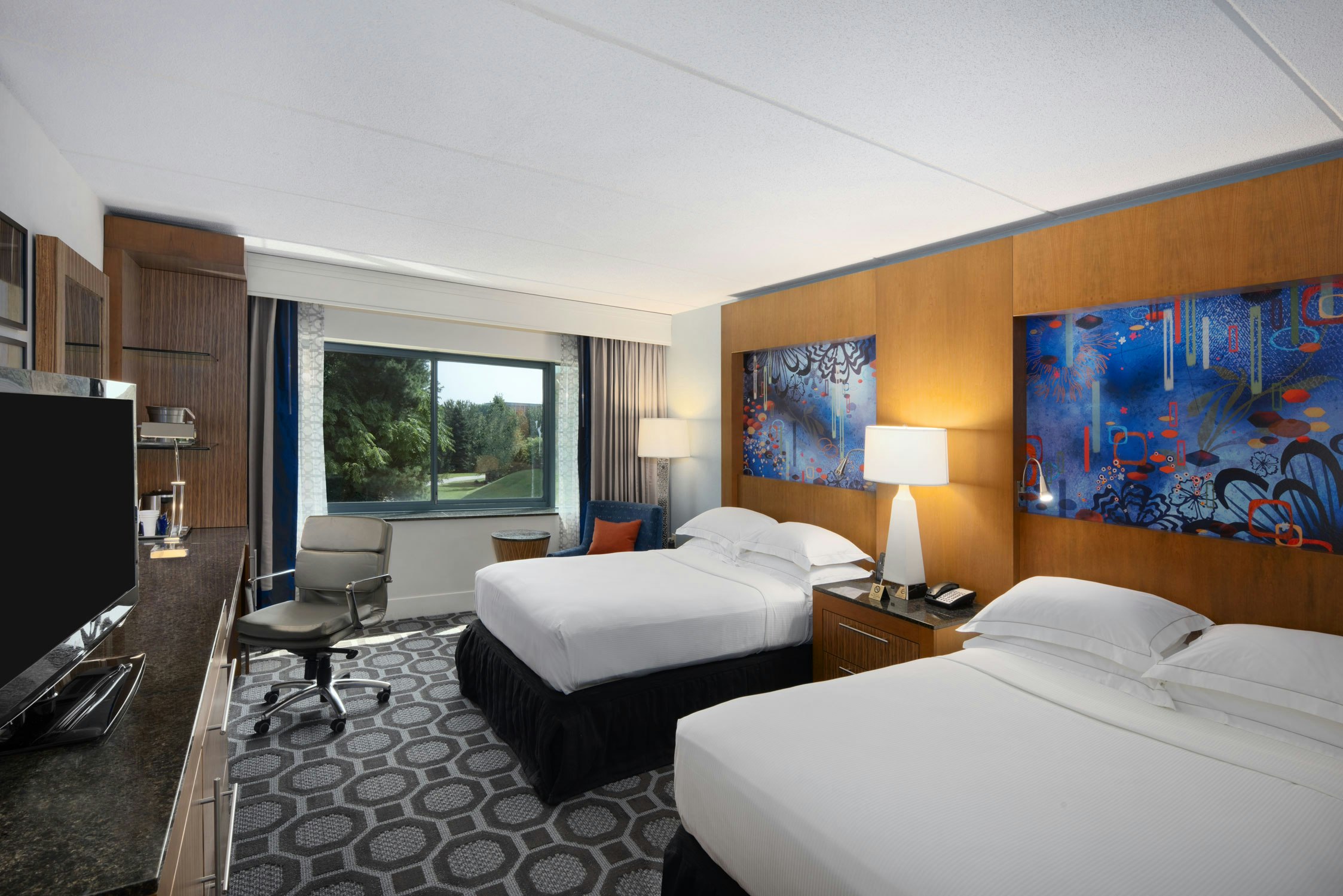2 DOUBLE BEDS