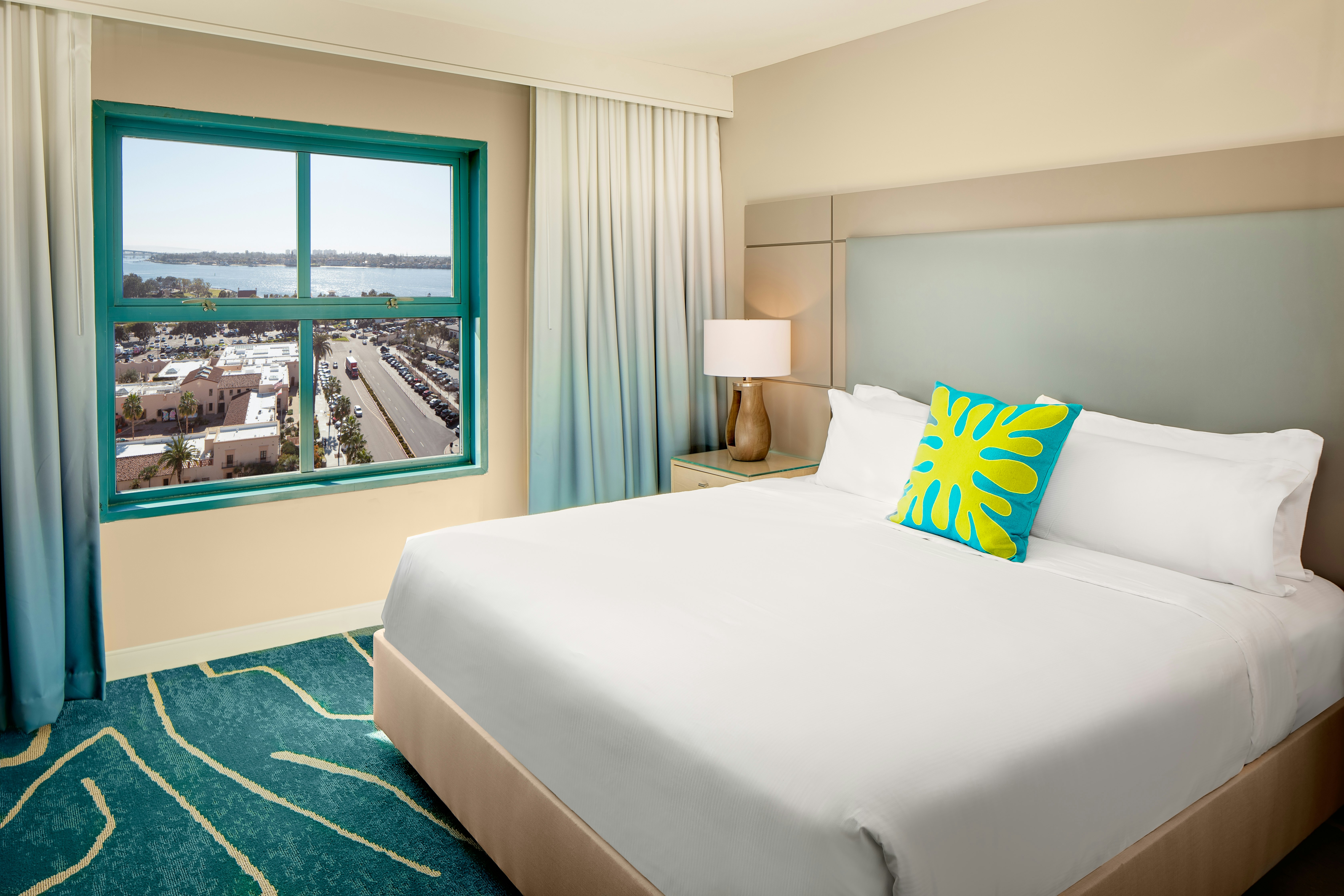 1 KING BED BAYVIEW