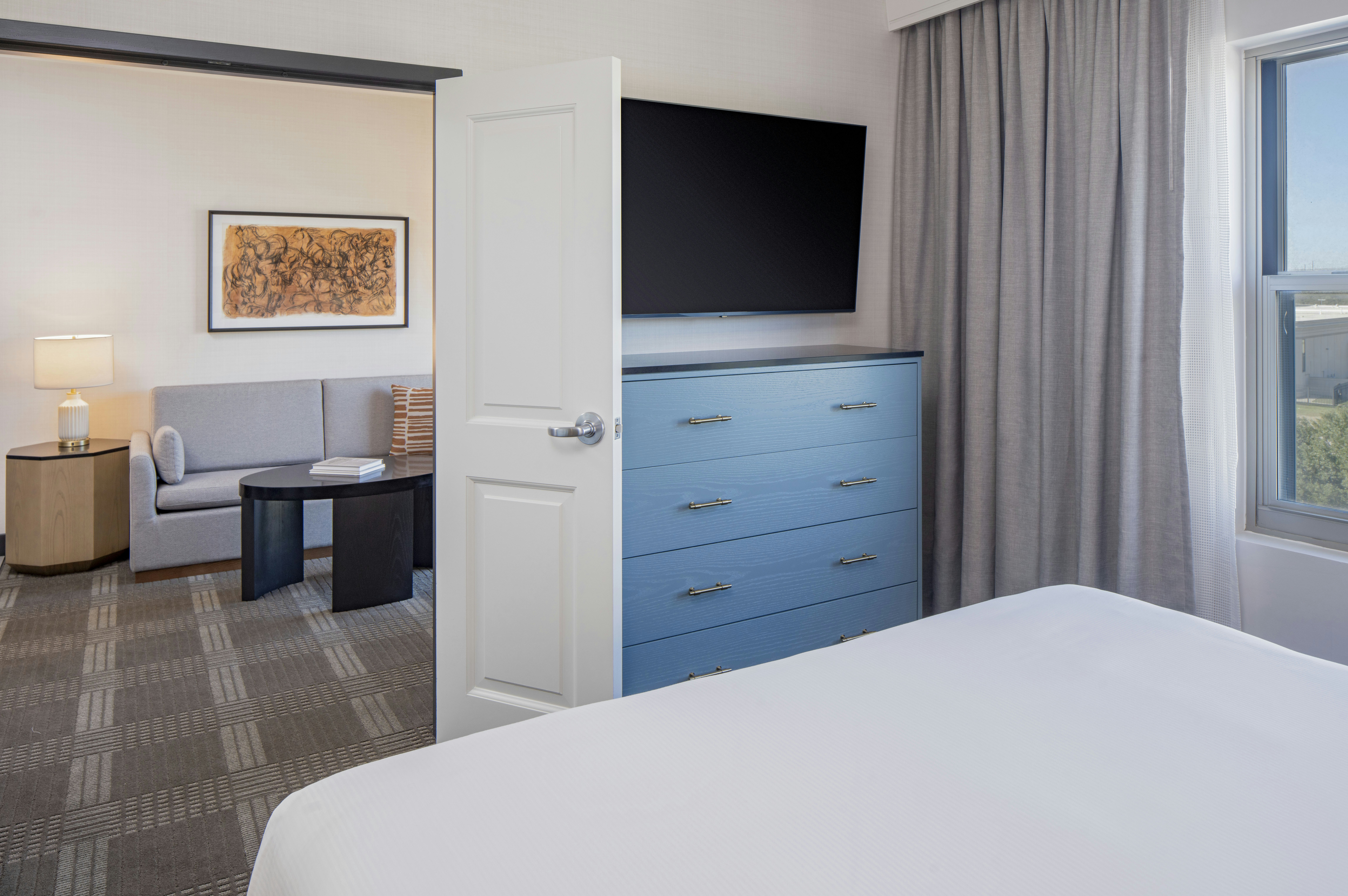 1 KING BALCONY SUITE