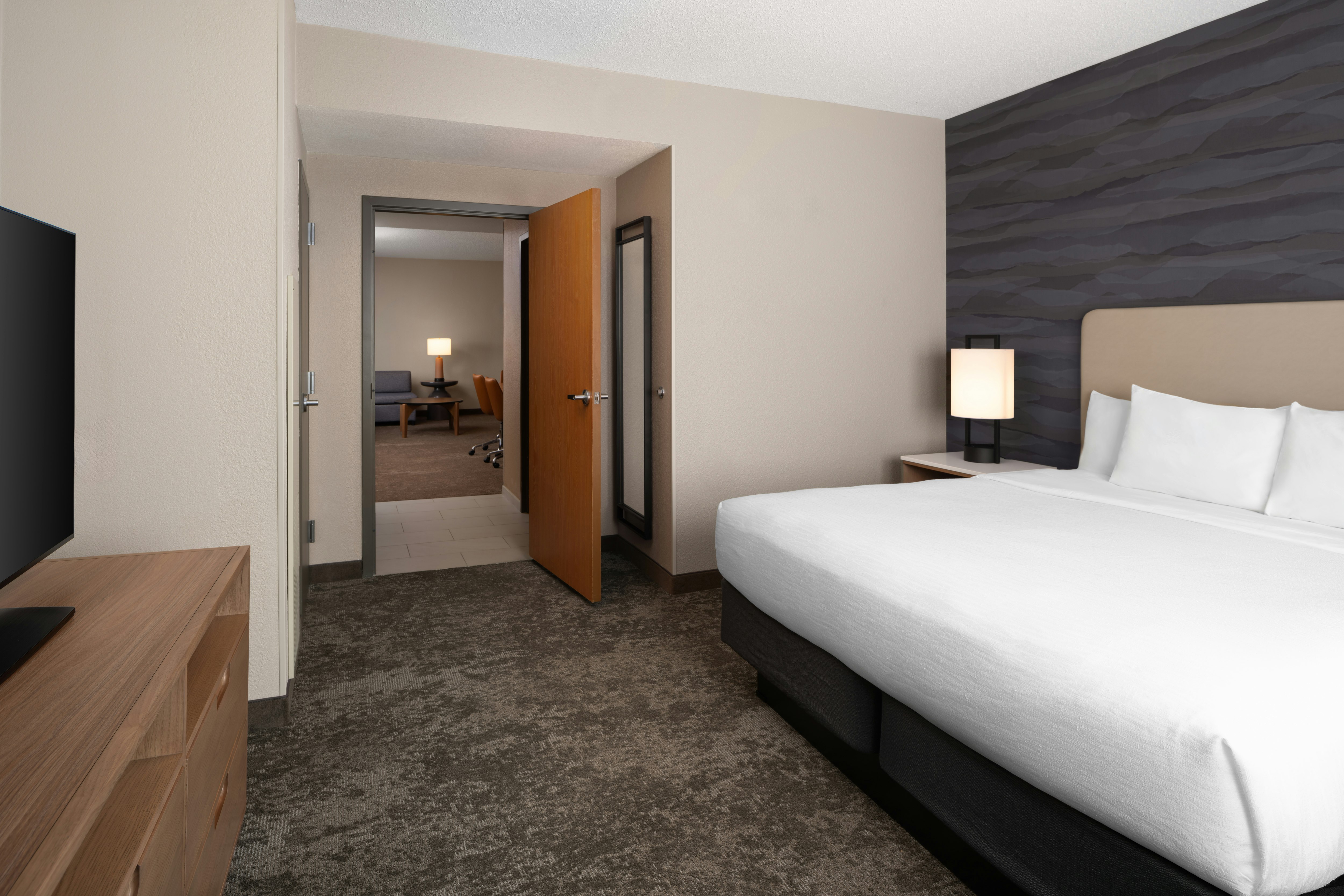 1 KING HOSPITALITY NONSMOK