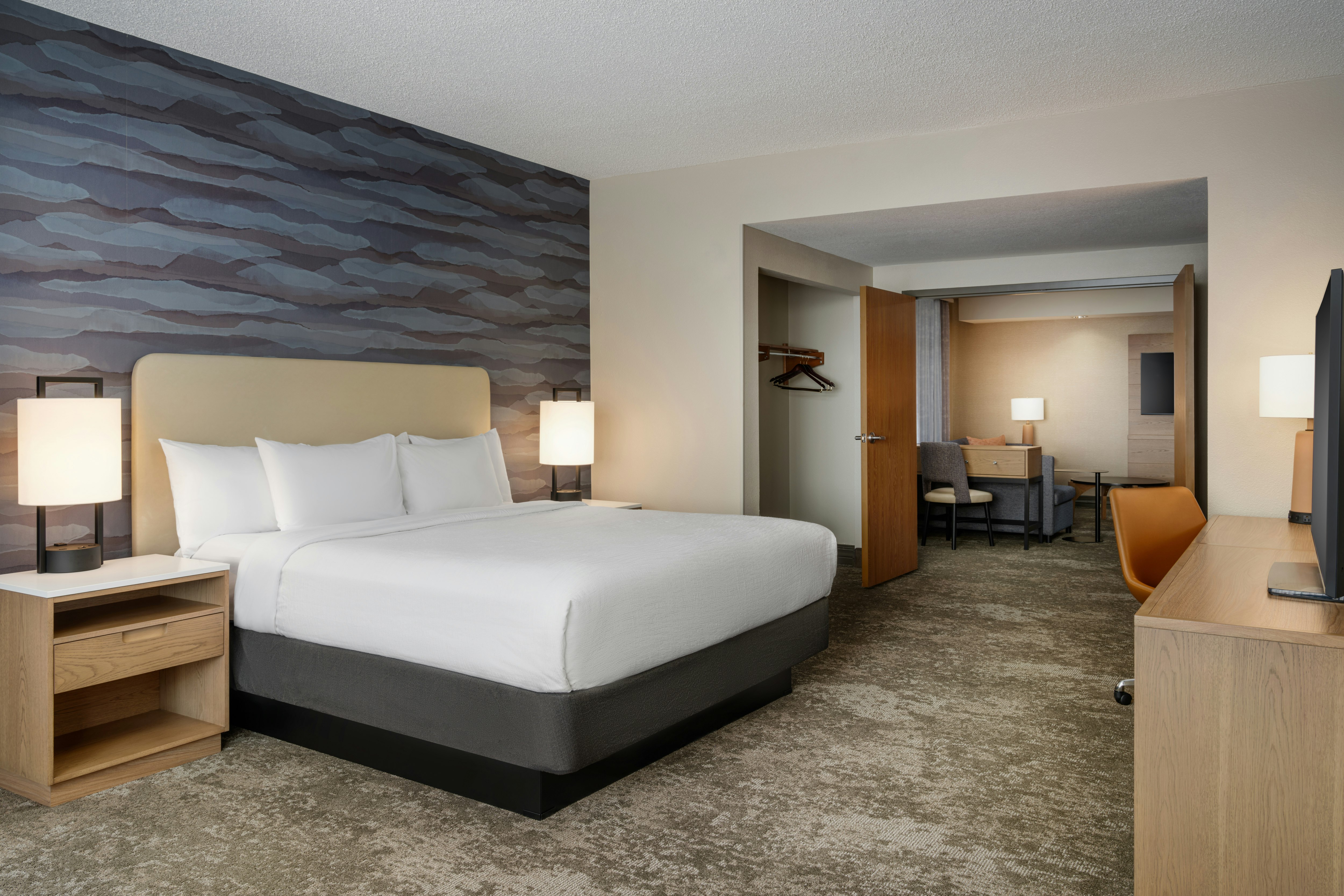 Embassy Suites by Hilton Charleston Airport Hotel & Convention Center