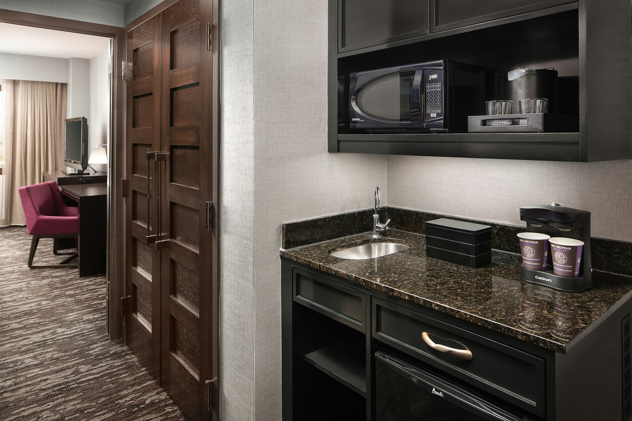 1 KING 1 BEDROOM SUITE