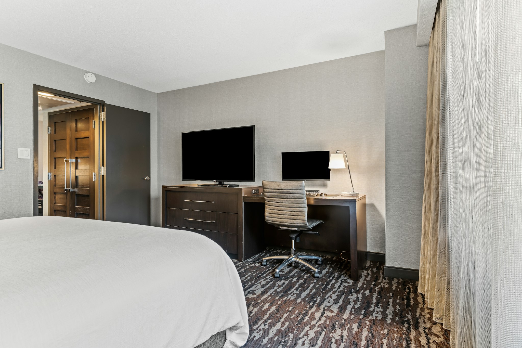 Embassy Suites by Hilton Crystal City National Airport