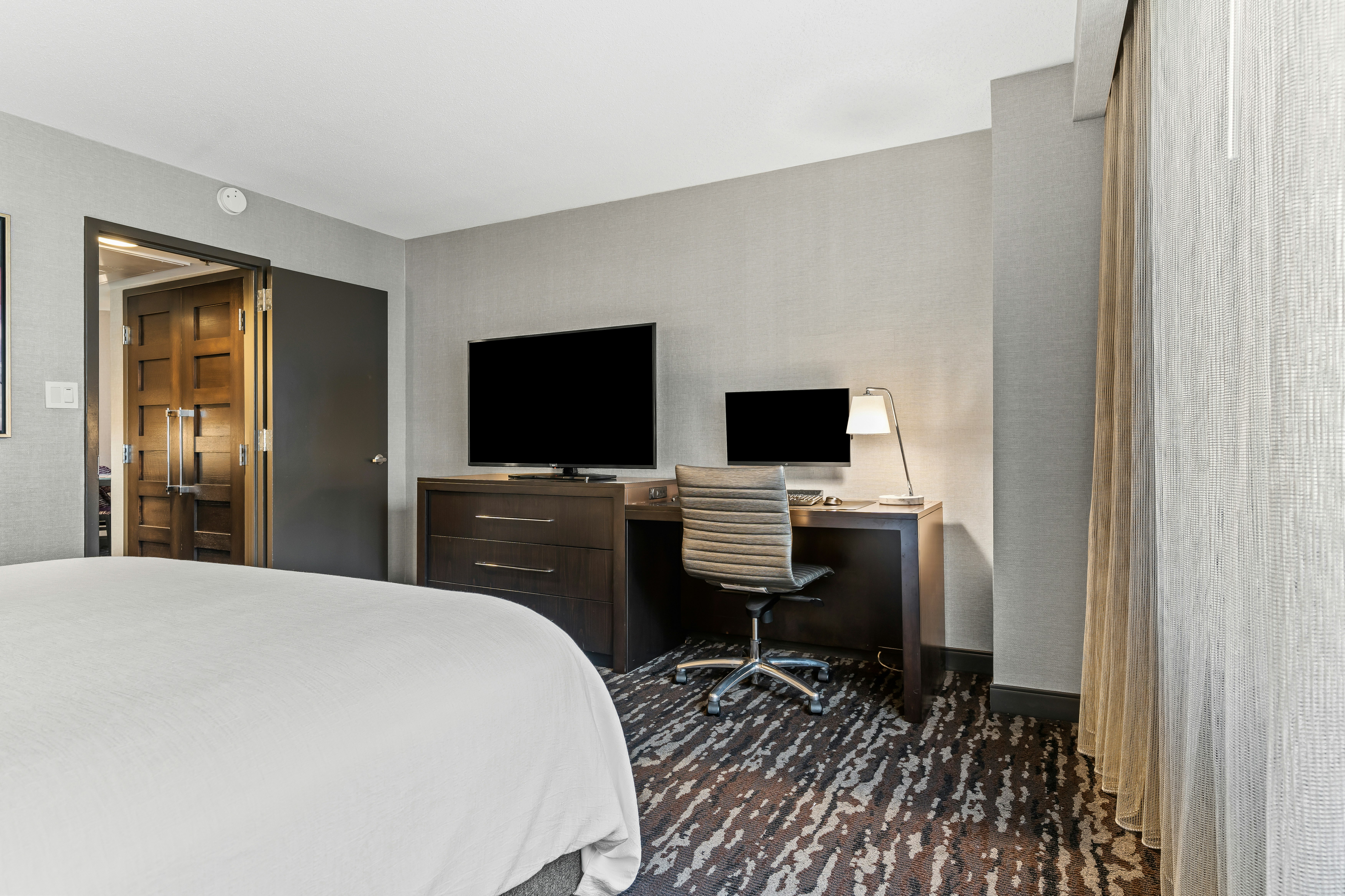 Embassy Suites by Hilton Crystal City National Airport
