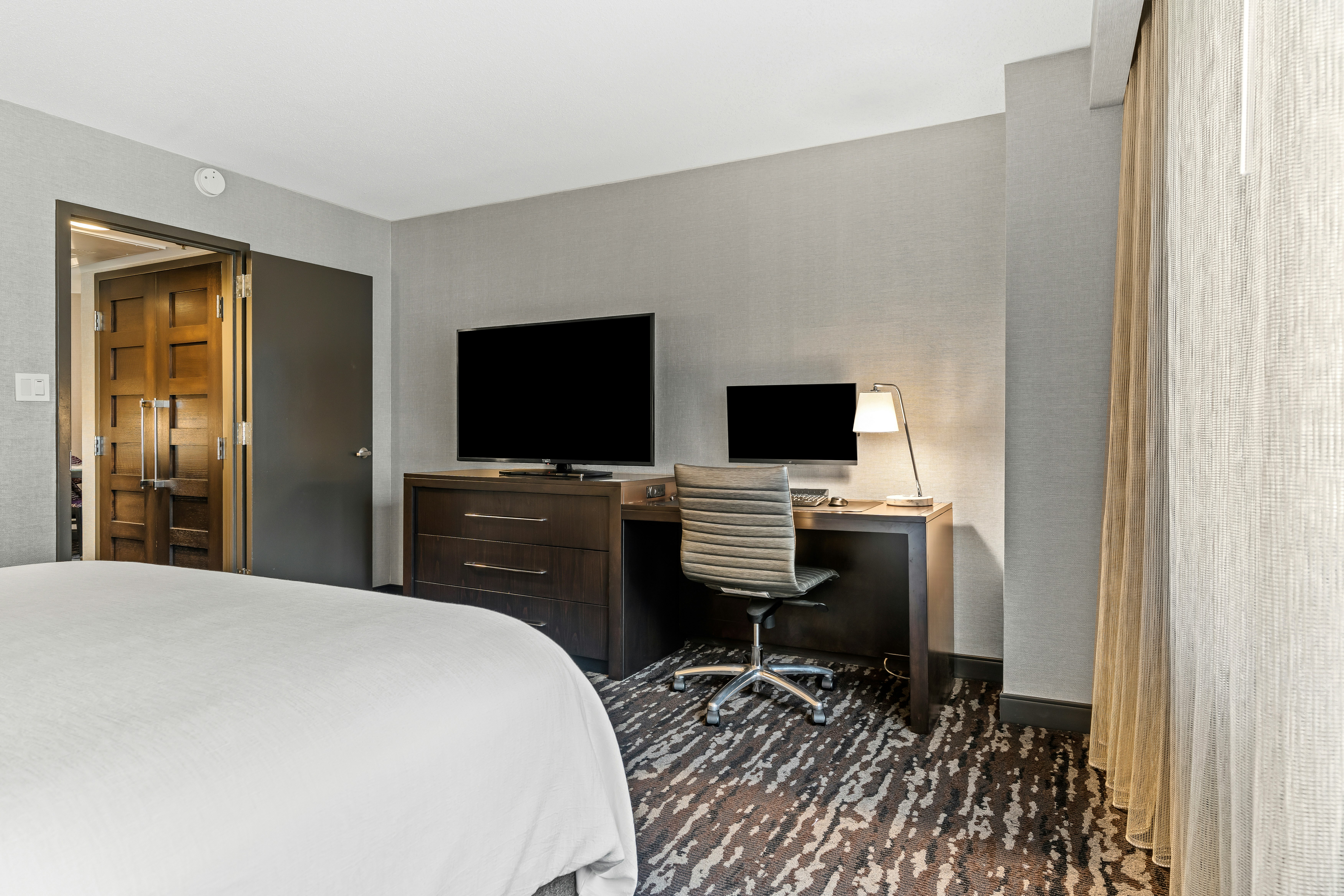 Embassy Suites by Hilton Crystal City National Airport