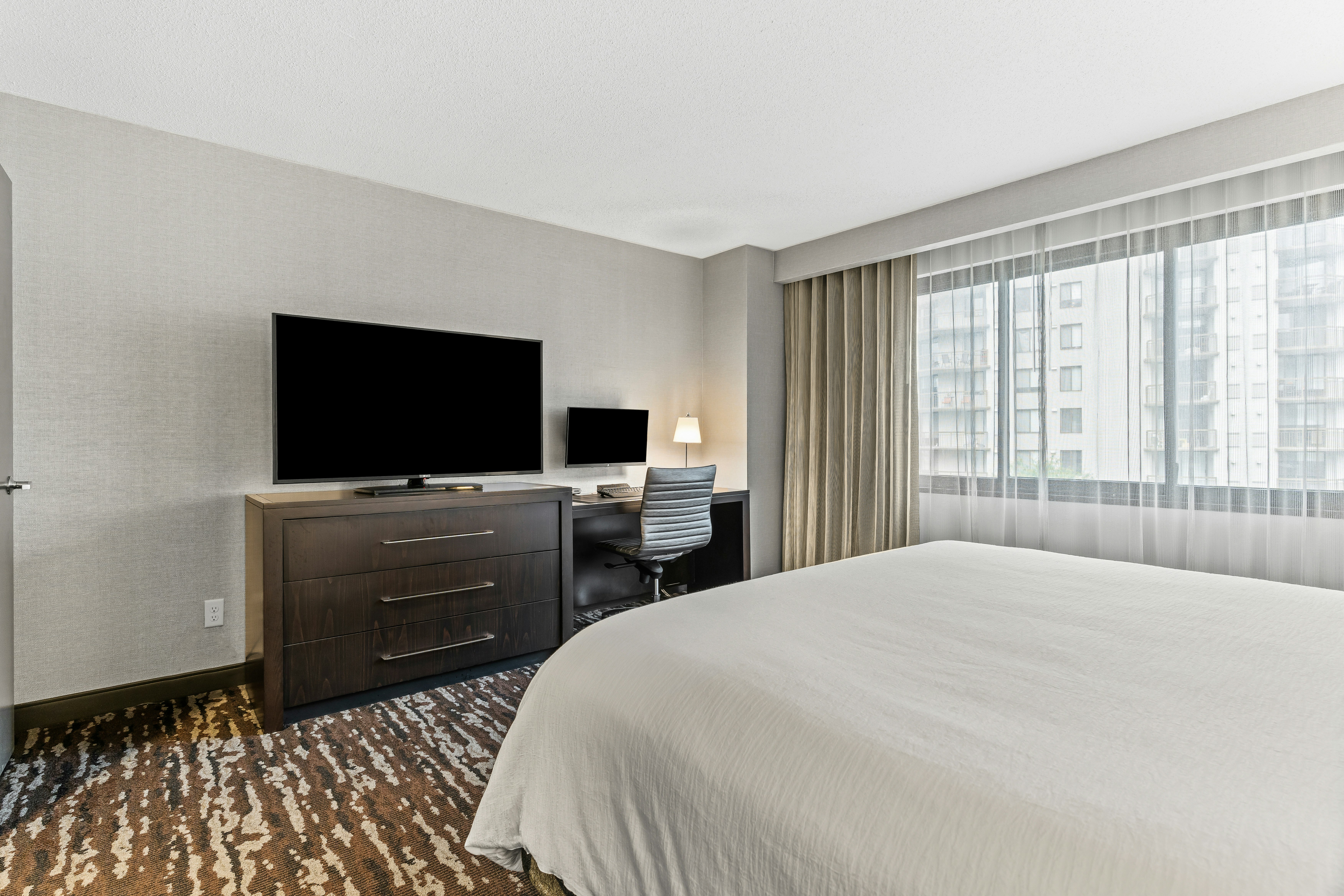 Embassy Suites by Hilton Crystal City National Airport