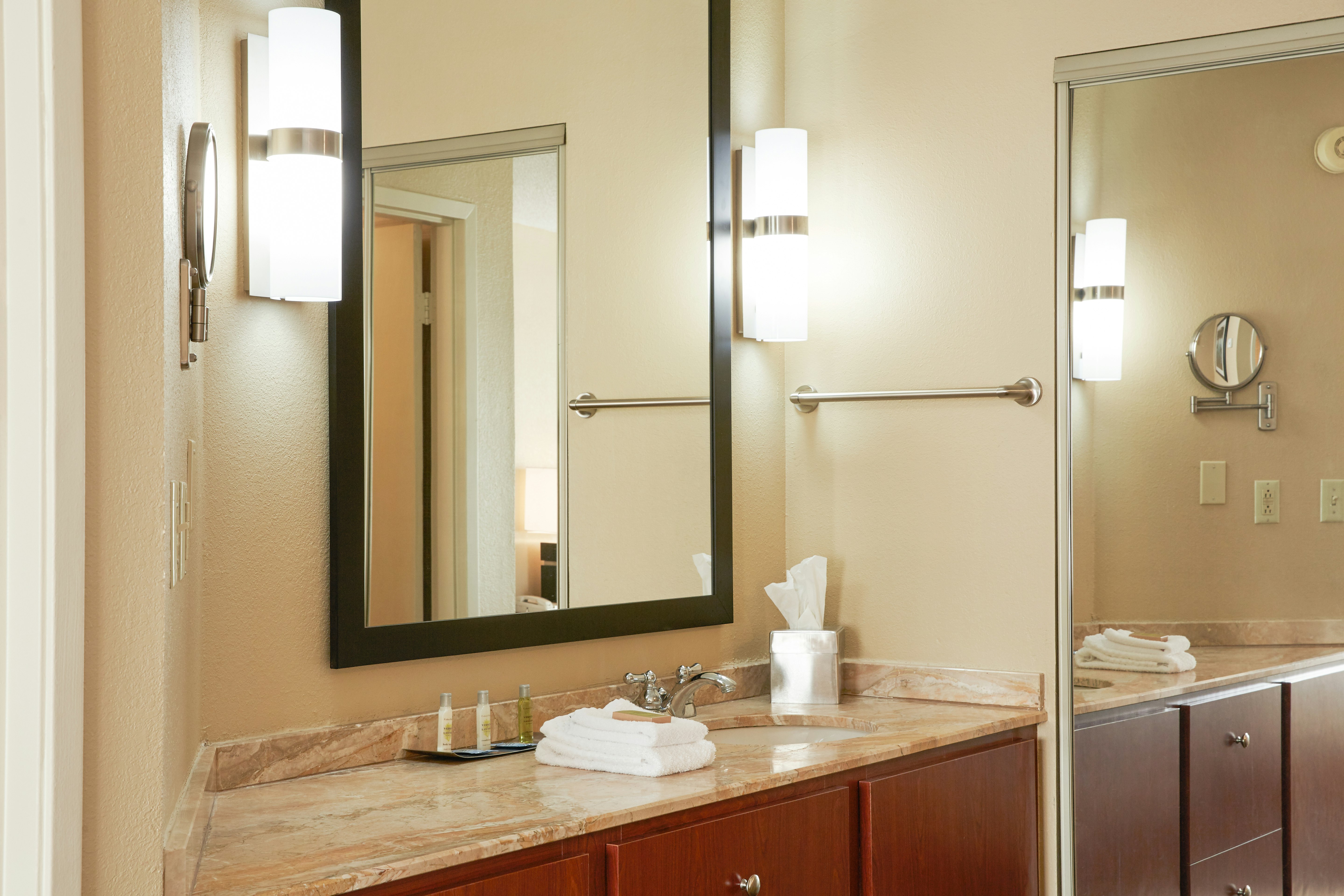 DoubleTree Suites by Hilton Cincinnati – Blue Ash