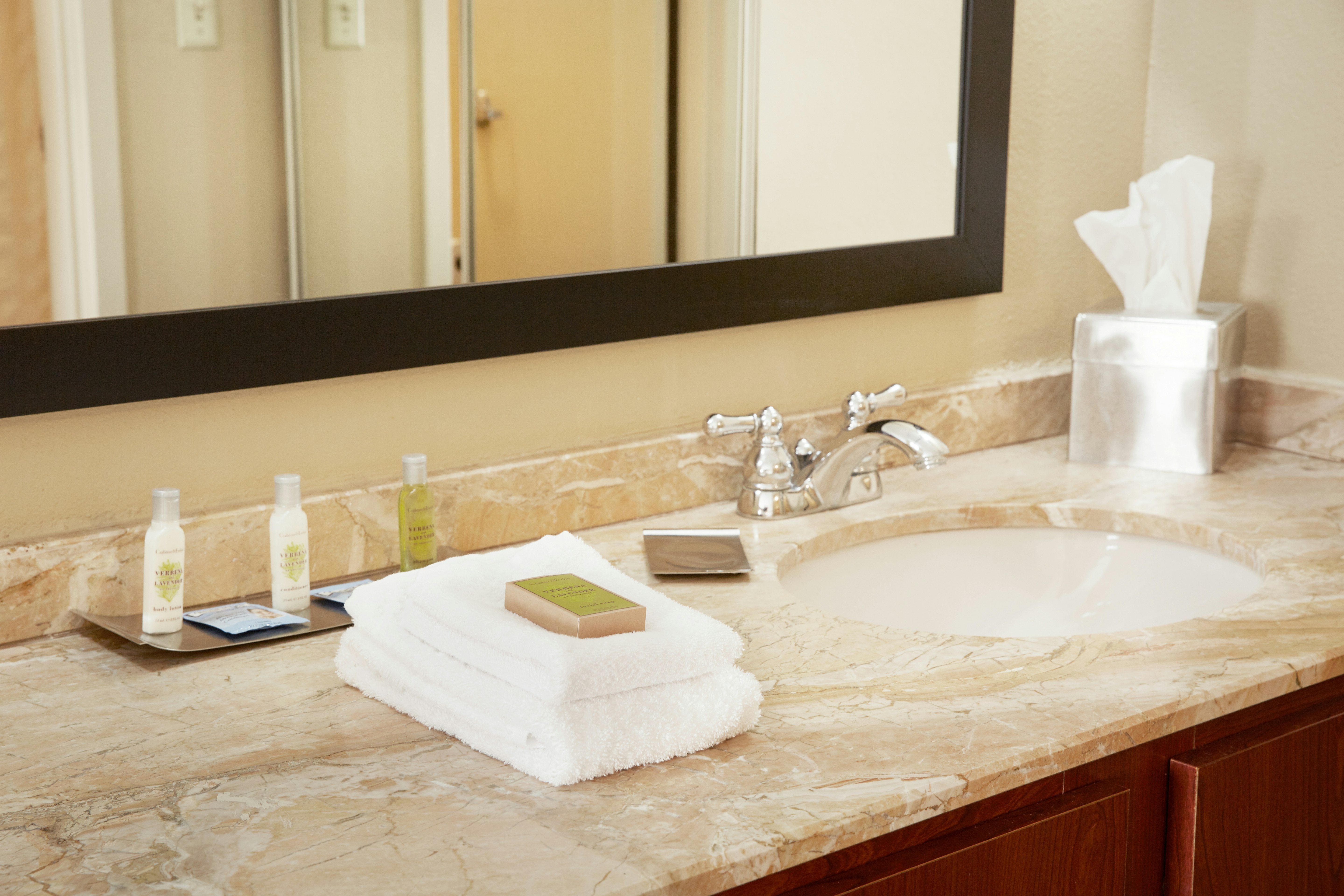 DoubleTree Suites by Hilton Cincinnati – Blue Ash