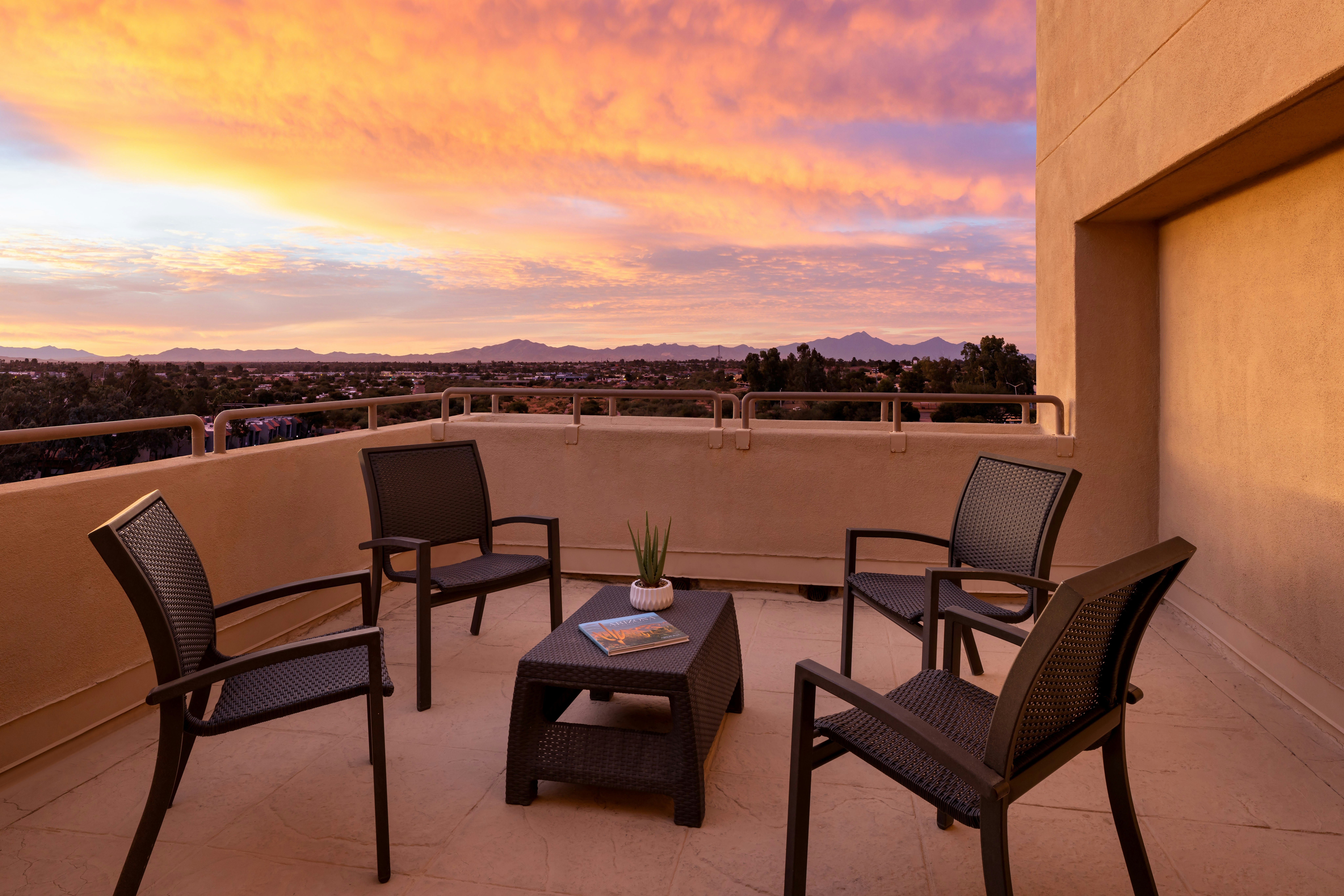 1 KING TERRACE SUITE