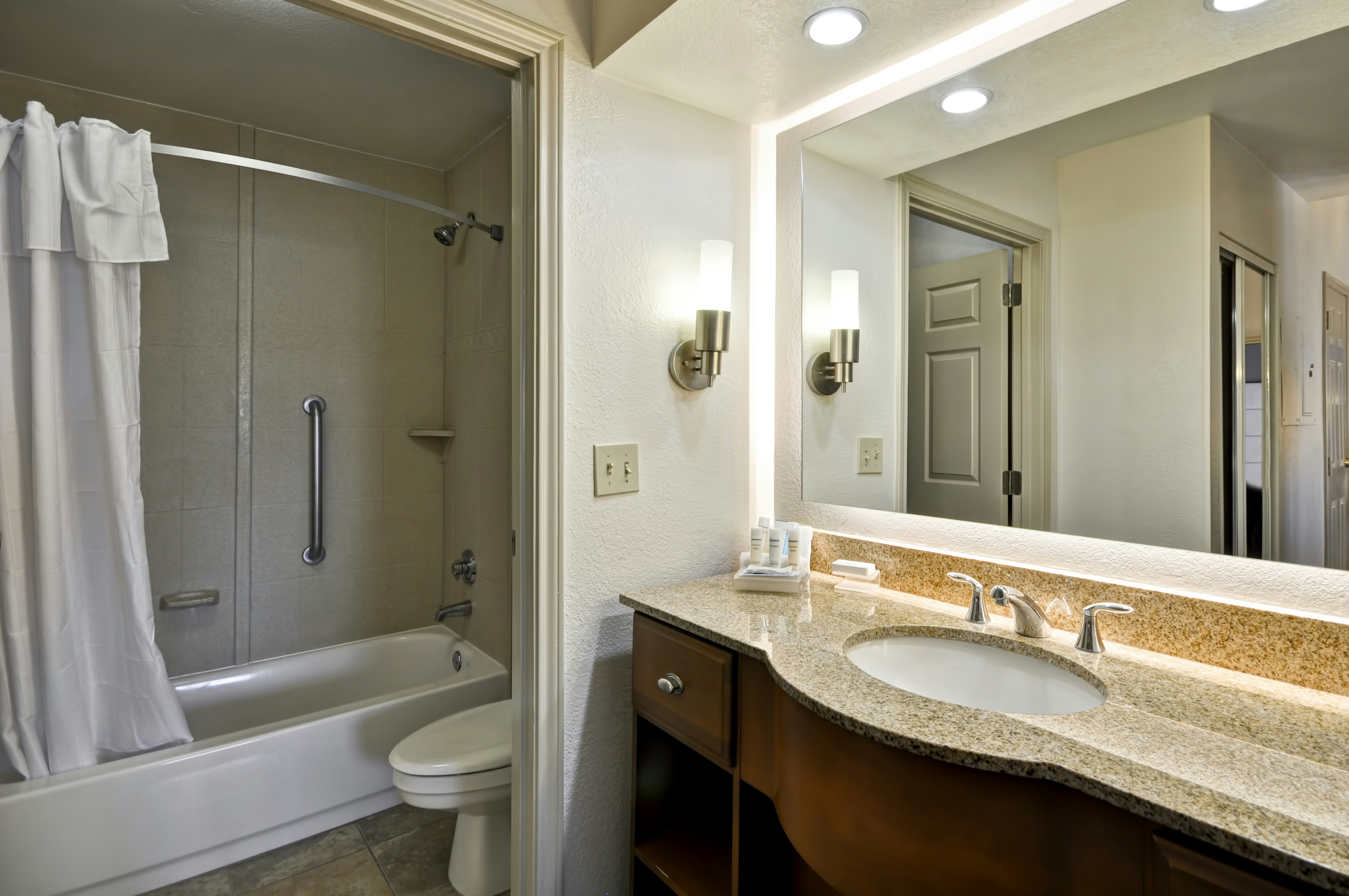 Homewood Suites by Hilton Phoenix – Biltmore