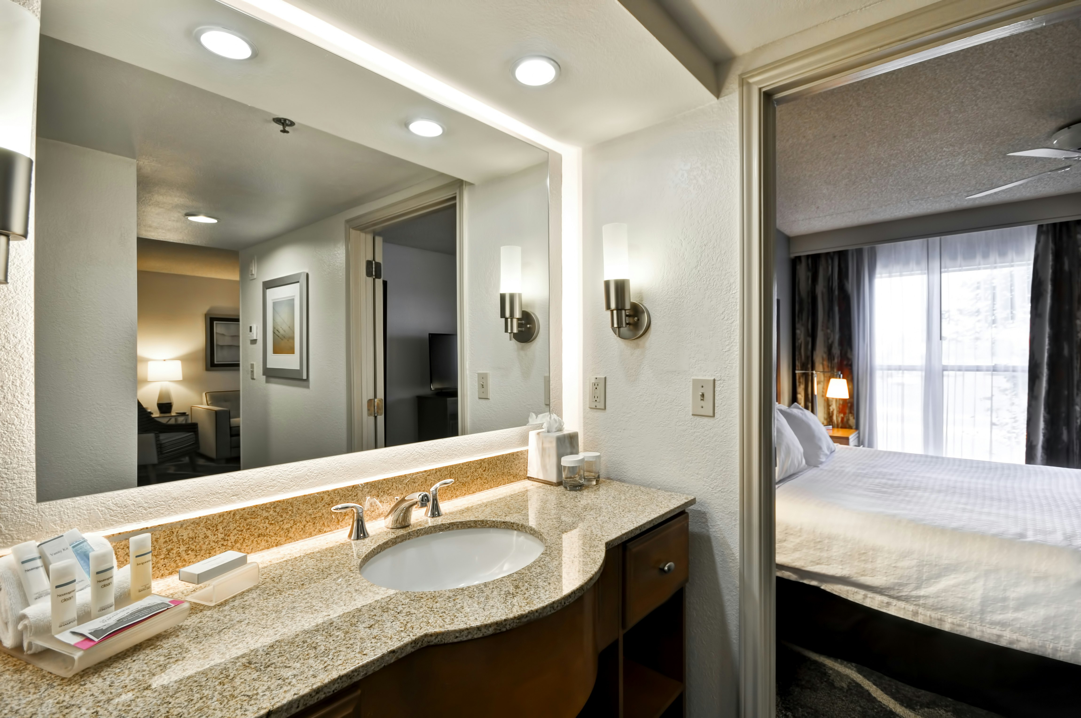 Homewood Suites by Hilton Phoenix – Biltmore