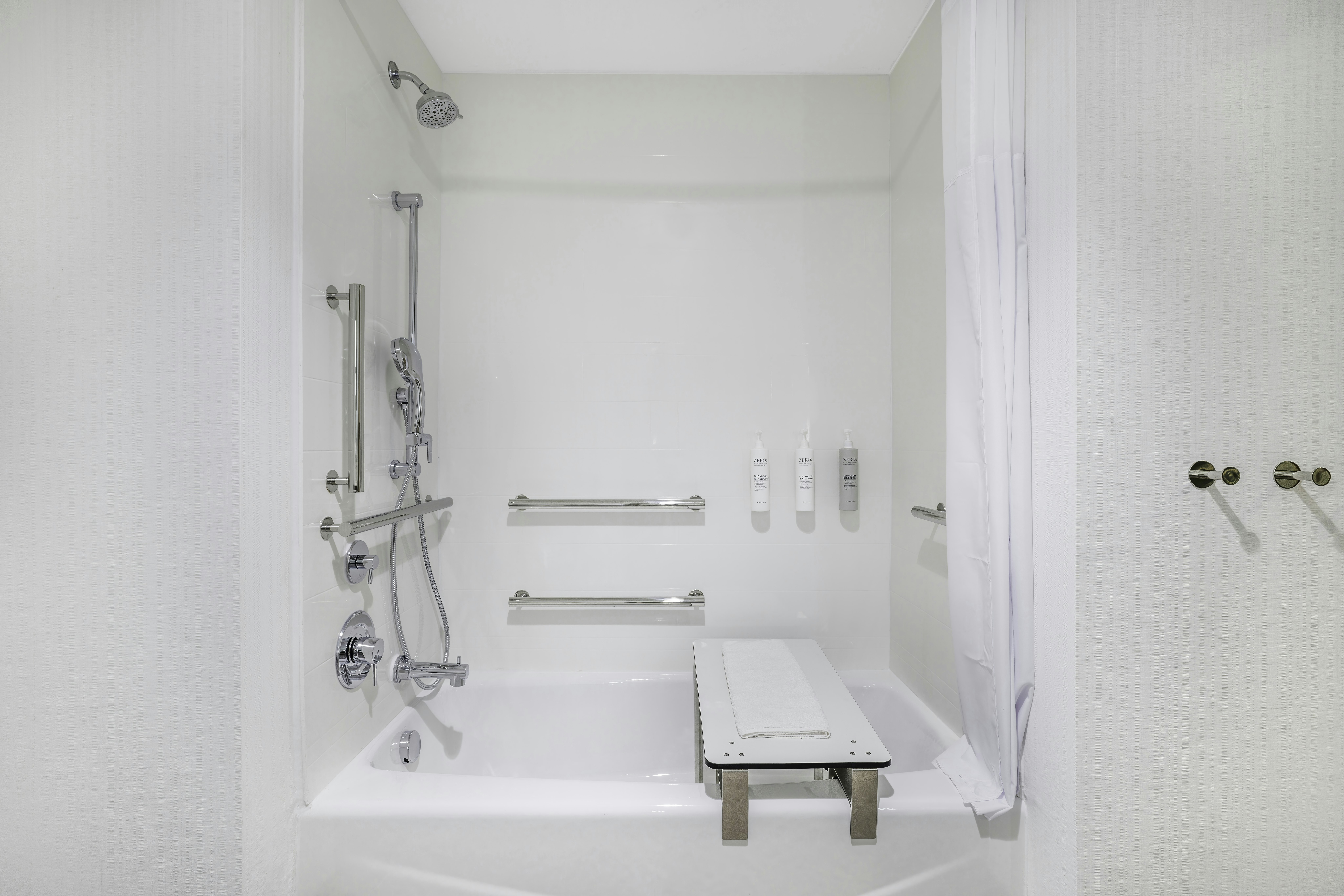 1 KNG ACCESSIBLE TUB