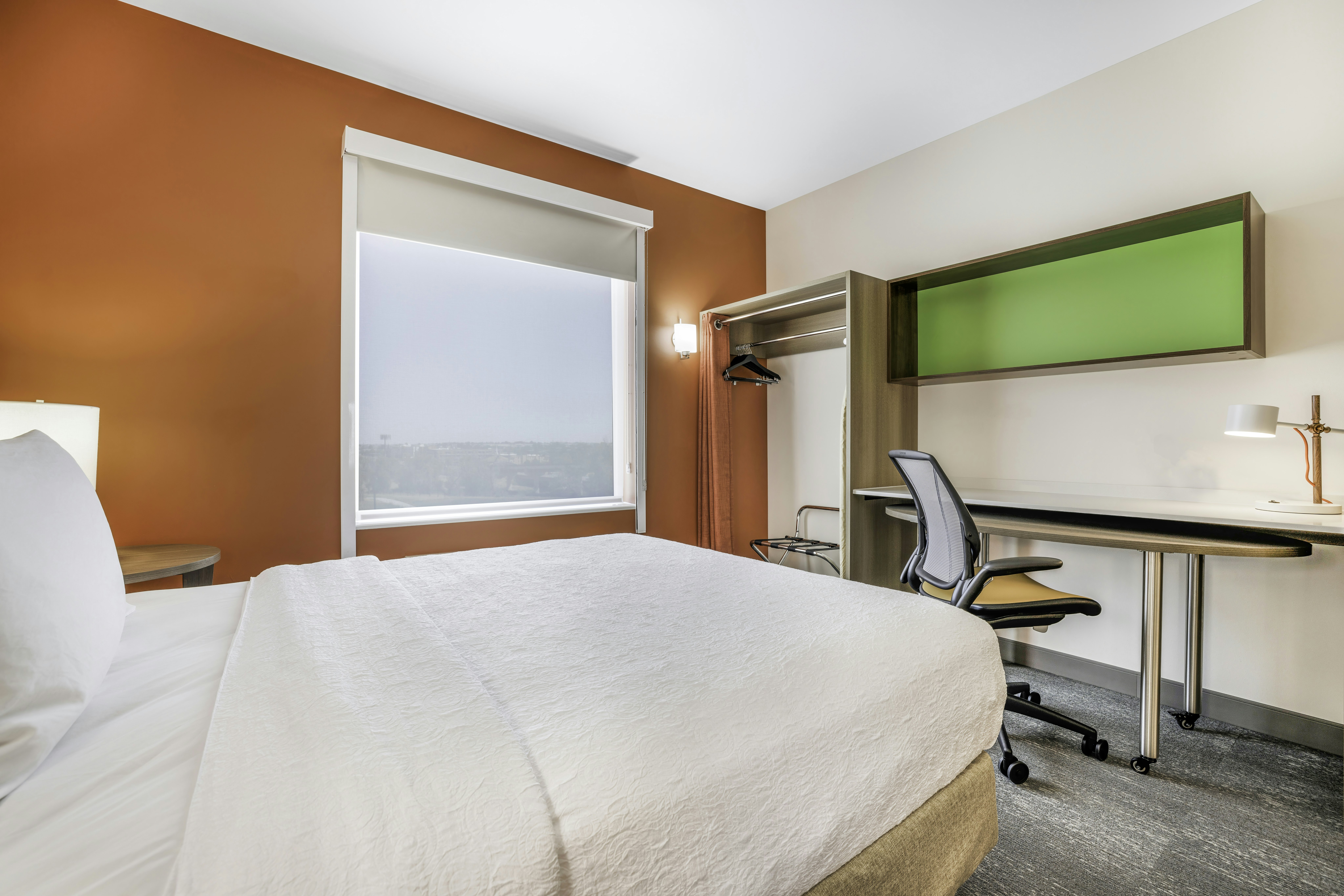 1 QUEEN BED STUDIO SUITE
