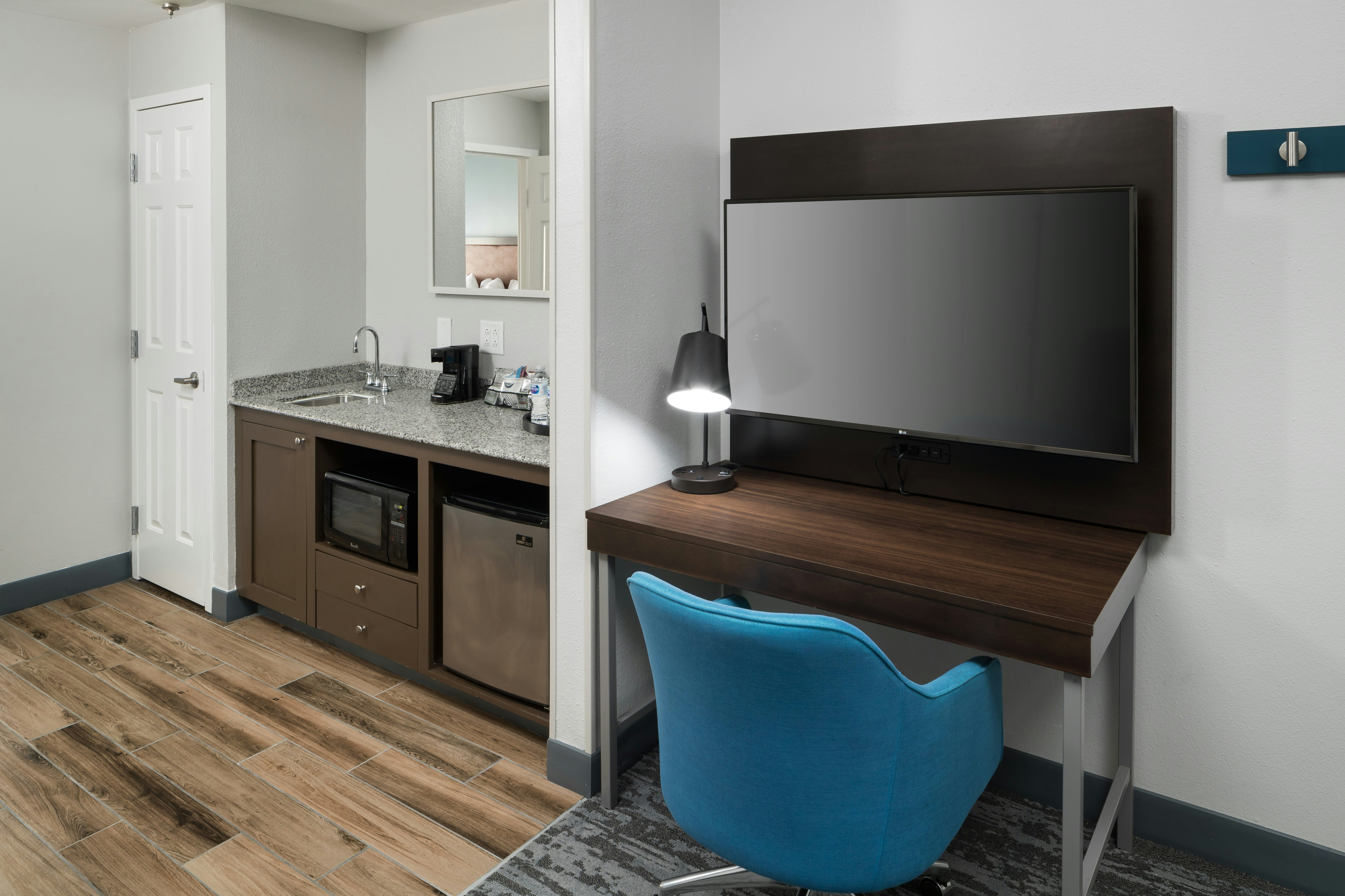 1 KING 1BDRM SUITE NOSMOK