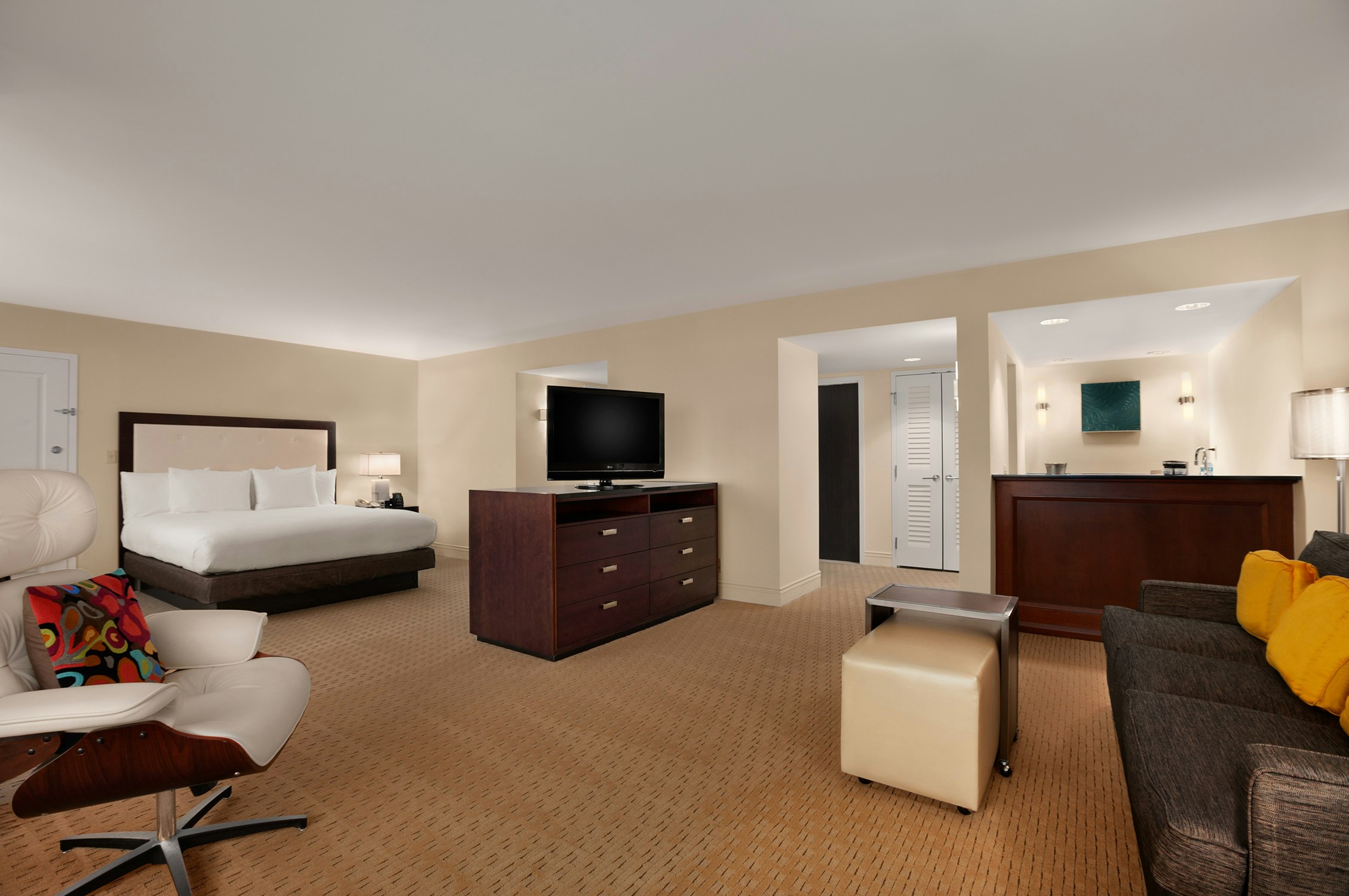 KING BED JUNIOR SUITE